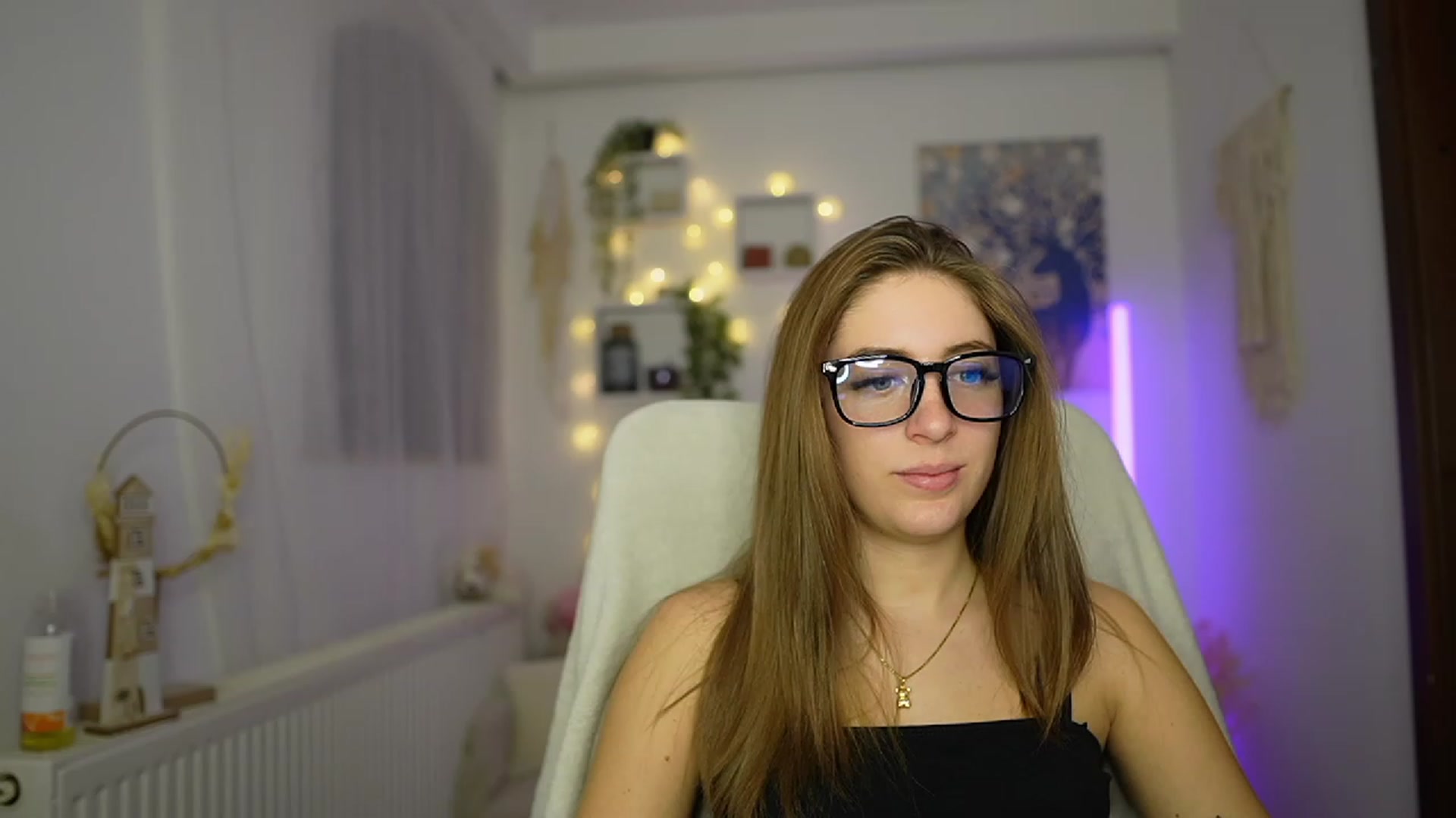 Gallery image thumbnail from Tina_Nappi18's myfreecams stream on, 11/14/2023, 18:05 image 3 of 20