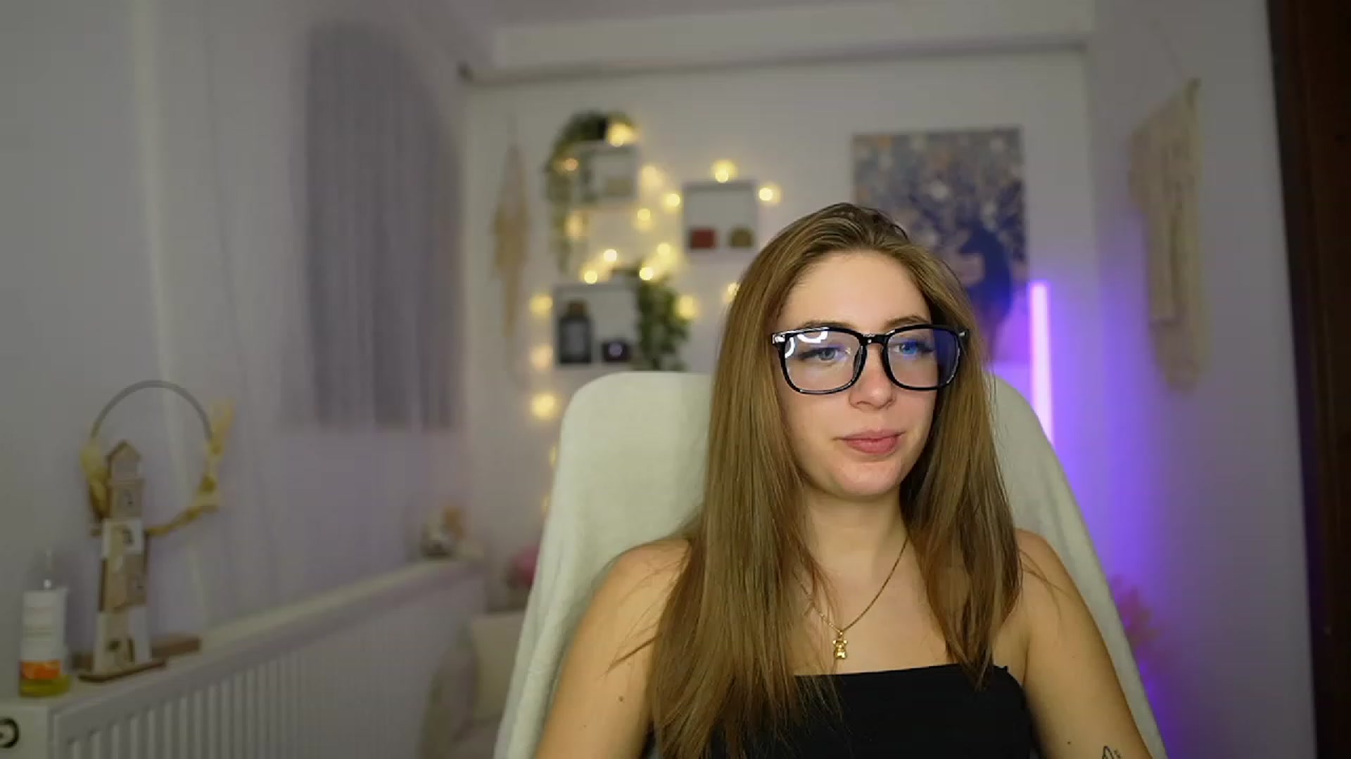 Gallery image thumbnail from Tina_Nappi18's myfreecams stream on, 11/14/2023, 18:05 image 6 of 20