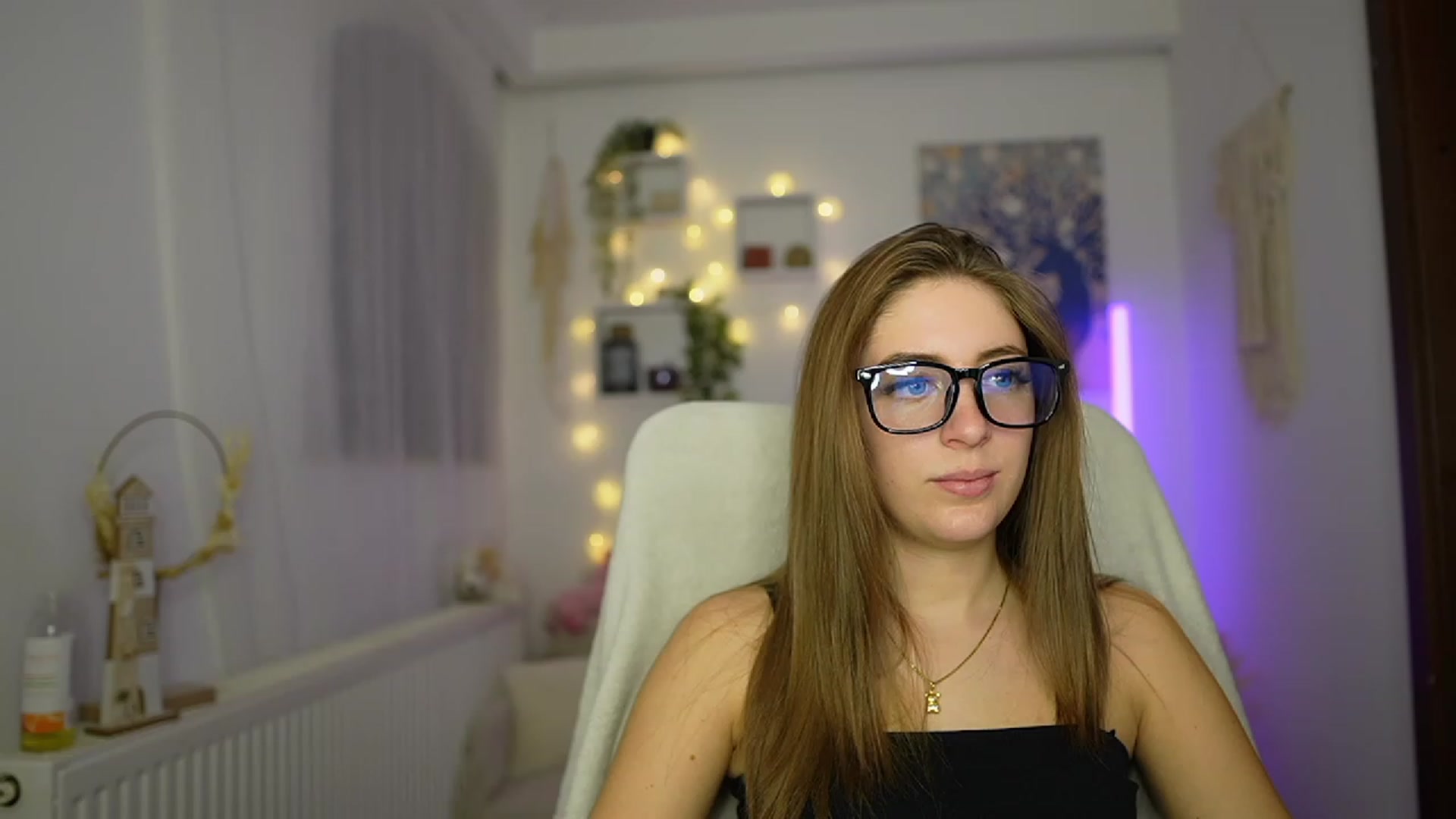 Gallery image thumbnail from Tina_Nappi18's myfreecams stream on, 11/14/2023, 18:05 image 19 of 20