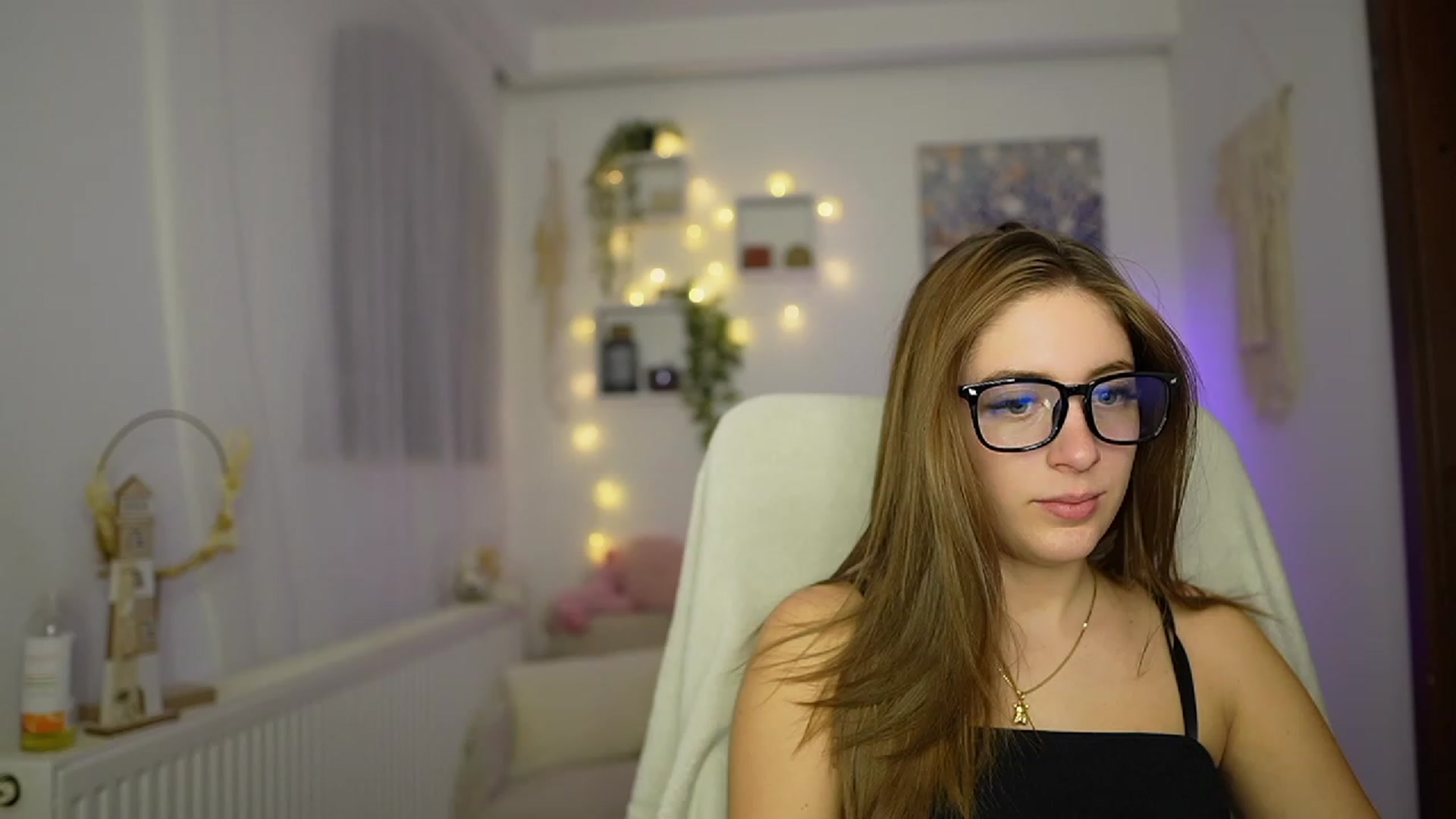 Gallery image thumbnail from Tina_Nappi18's myfreecams stream on, 11/14/2023, 18:41 image 4 of 20
