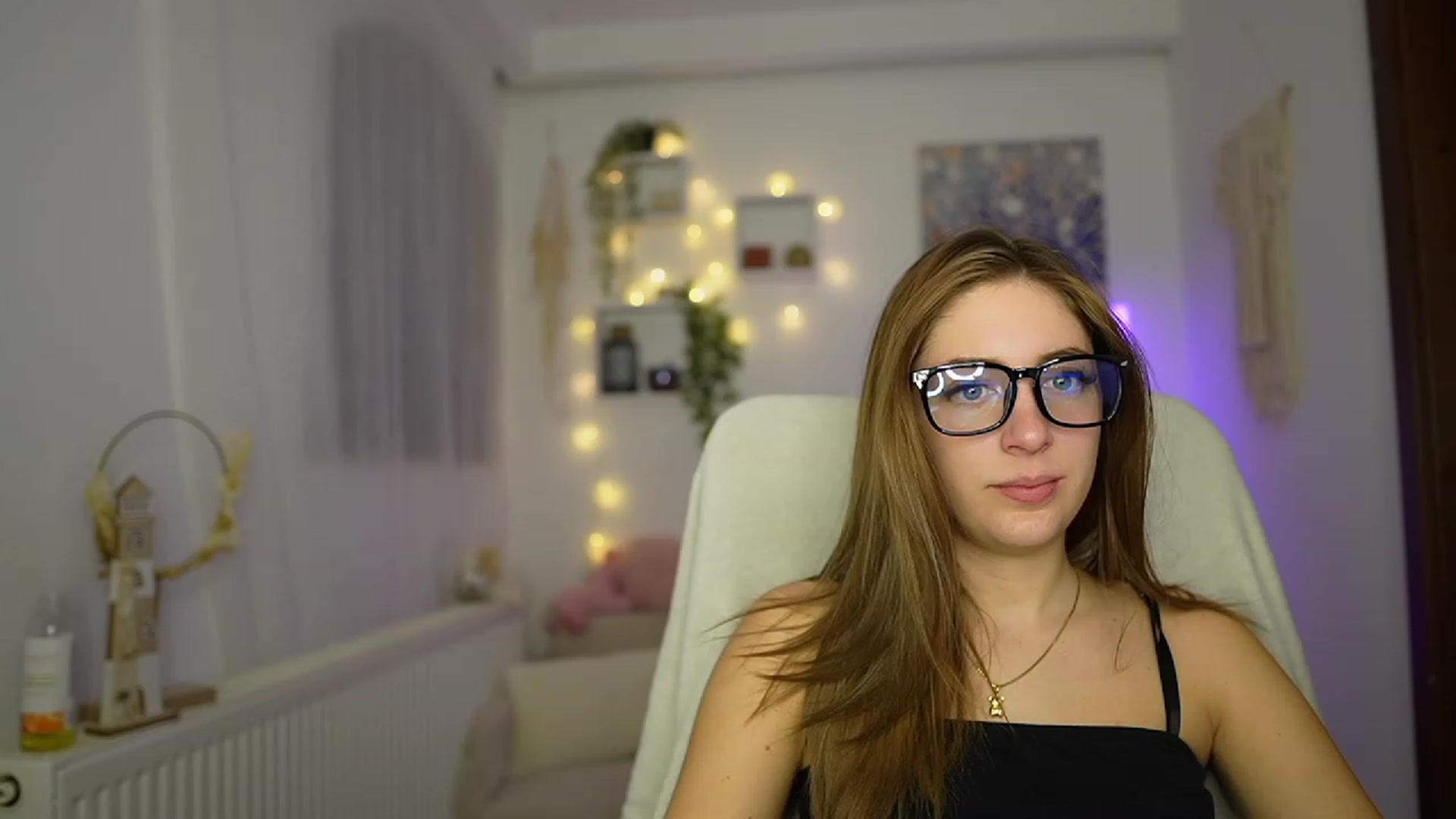 Gallery image thumbnail from Tina_Nappi18's myfreecams stream on, 11/14/2023, 18:41 image 3 of 20