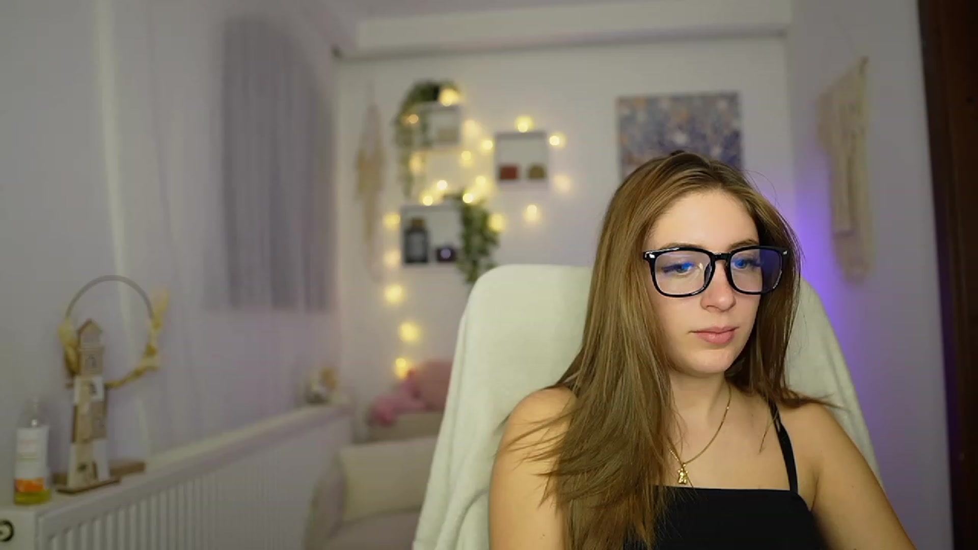 Gallery image thumbnail from Tina_Nappi18's myfreecams stream on, 11/14/2023, 18:41 image 5 of 20