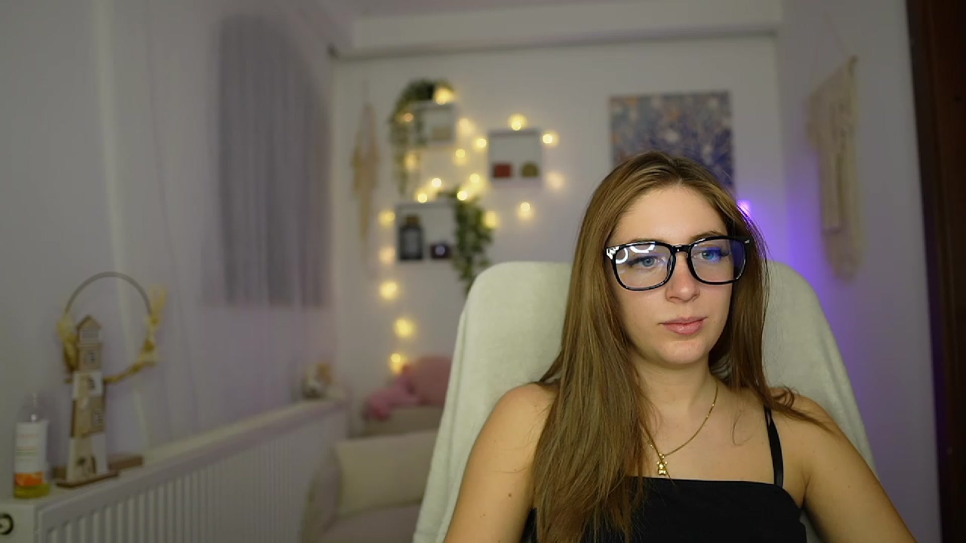 Gallery image thumbnail from Tina_Nappi18's myfreecams stream on, 11/14/2023, 18:41 image 20 of 20