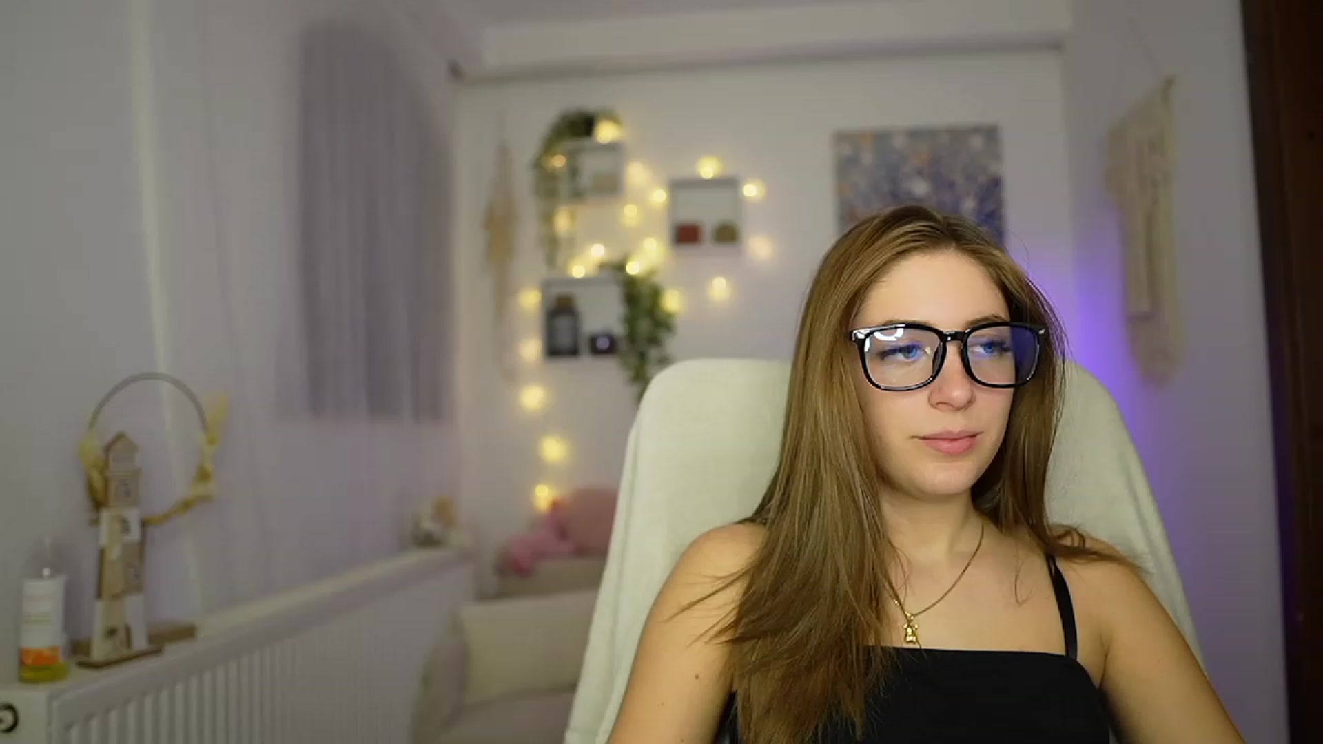Gallery image thumbnail from Tina_Nappi18's myfreecams stream on, 11/14/2023, 18:41 image 7 of 20