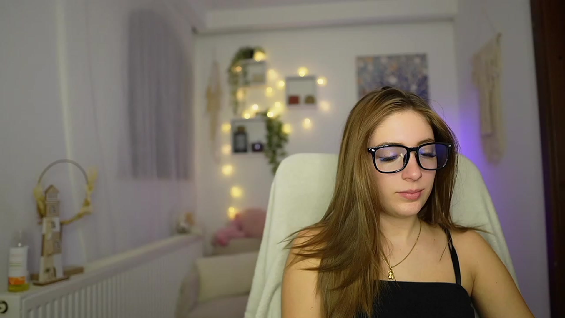 Gallery image thumbnail from Tina_Nappi18's myfreecams stream on, 11/14/2023, 18:41 image 2 of 20