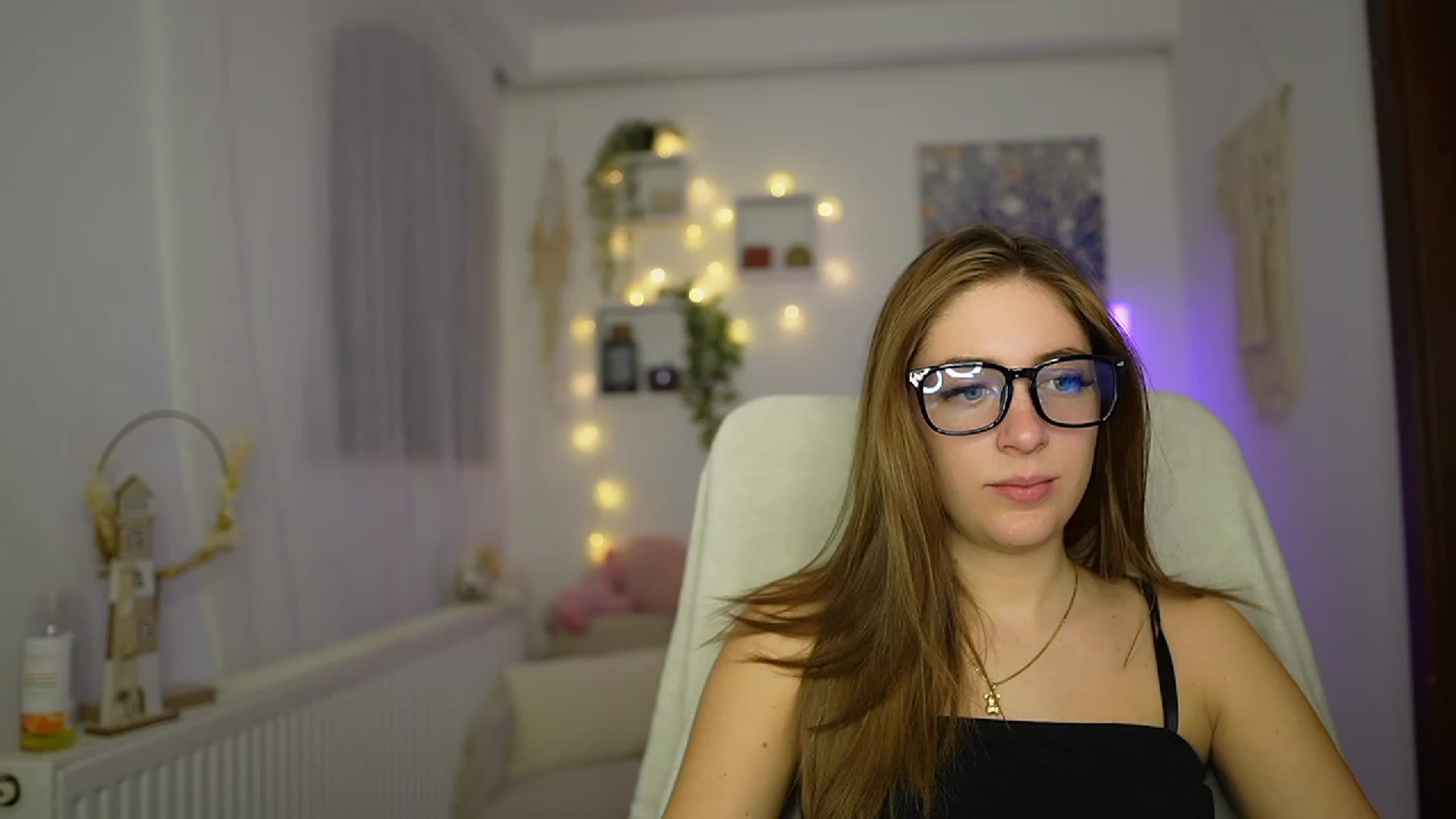 Gallery image thumbnail from Tina_Nappi18's myfreecams stream on, 11/14/2023, 18:41 image 1 of 20