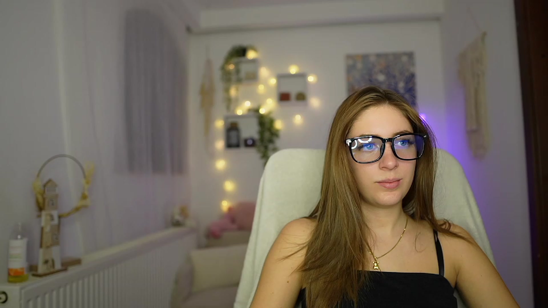 Gallery image thumbnail from Tina_Nappi18's myfreecams stream on, 11/14/2023, 18:41 image 19 of 20