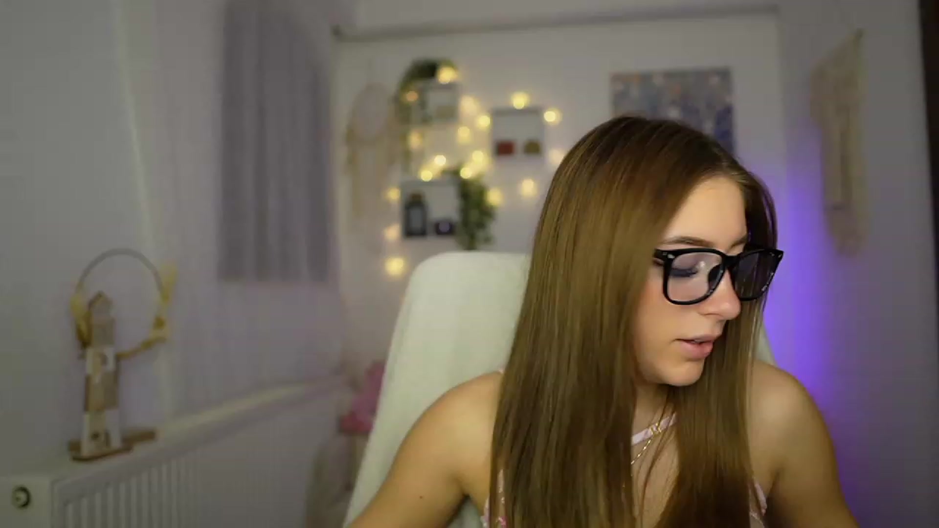 Gallery image thumbnail from Tina_Nappi18's myfreecams stream on, 11/16/2023, 18:46 image 9 of 20