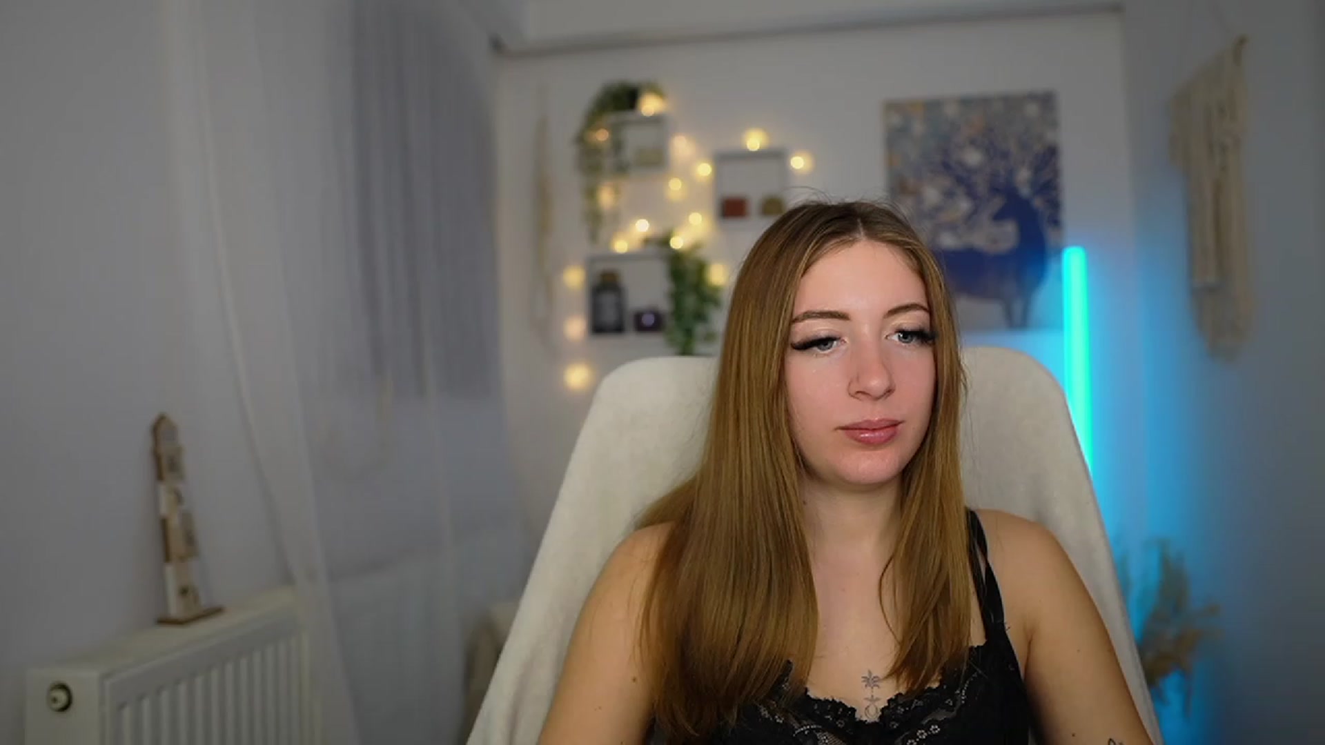 Gallery image thumbnail from Tina_Nappi18's myfreecams stream on, 11/26/2023, 18:41 image 6 of 20