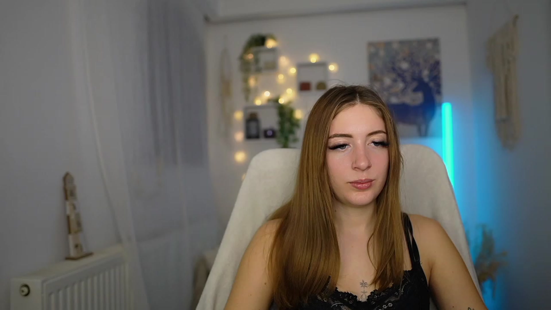 Gallery image thumbnail from Tina_Nappi18's myfreecams stream on, 11/26/2023, 18:41 image 7 of 20