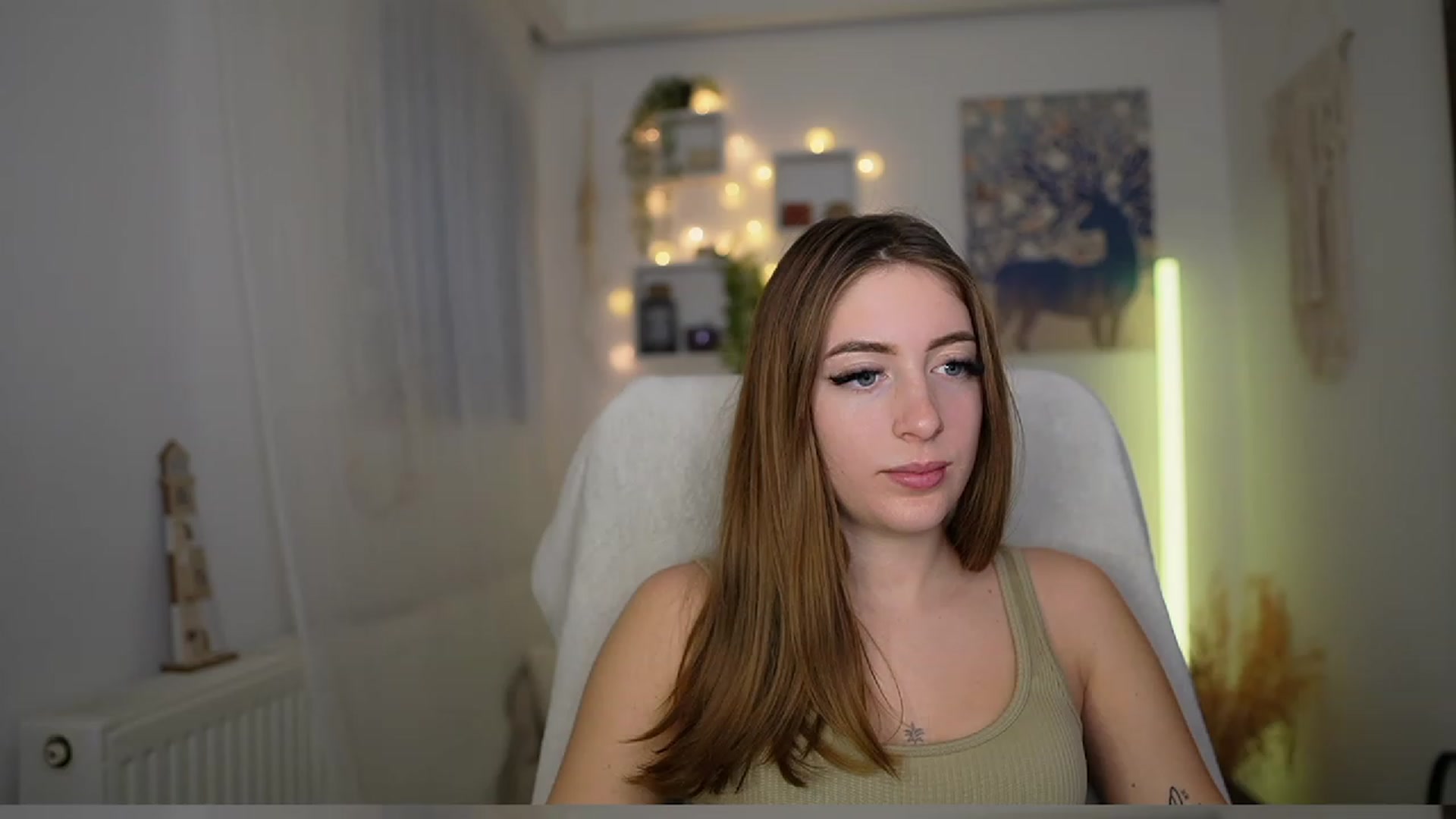 Gallery image thumbnail from Tina_Nappi18's myfreecams stream on, 11/29/2023, 15:03 image 4 of 20