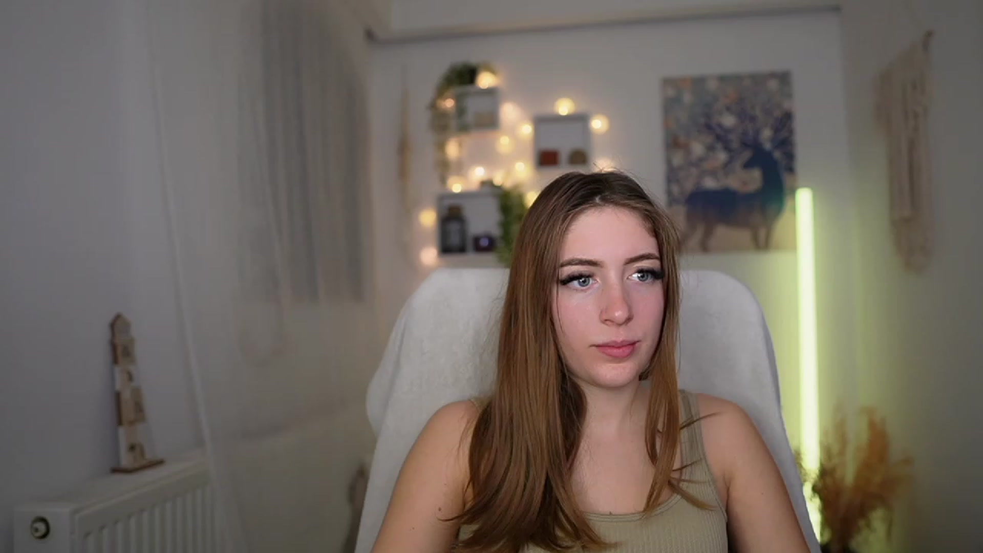 Gallery image thumbnail from Tina_Nappi18's myfreecams stream on, 11/29/2023, 16:00 image 4 of 20