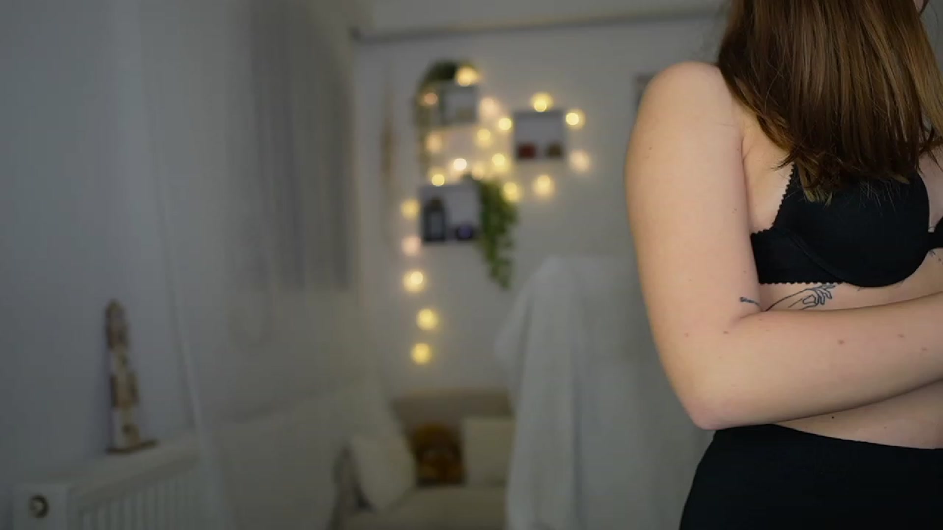 Gallery image thumbnail from Tina_Nappi18's myfreecams stream on, 11/29/2023, 16:00 image 1 of 20