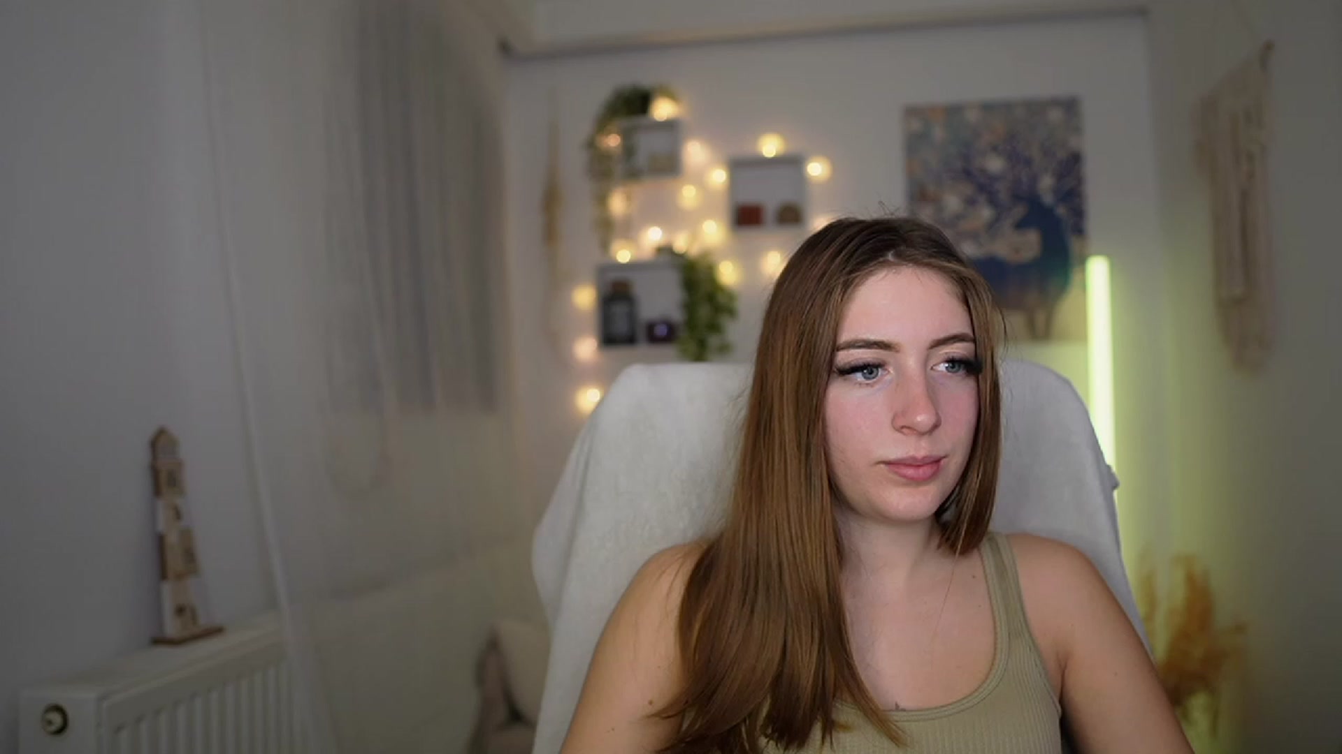 Gallery image thumbnail from Tina_Nappi18's myfreecams stream on, 11/29/2023, 16:00 image 20 of 20