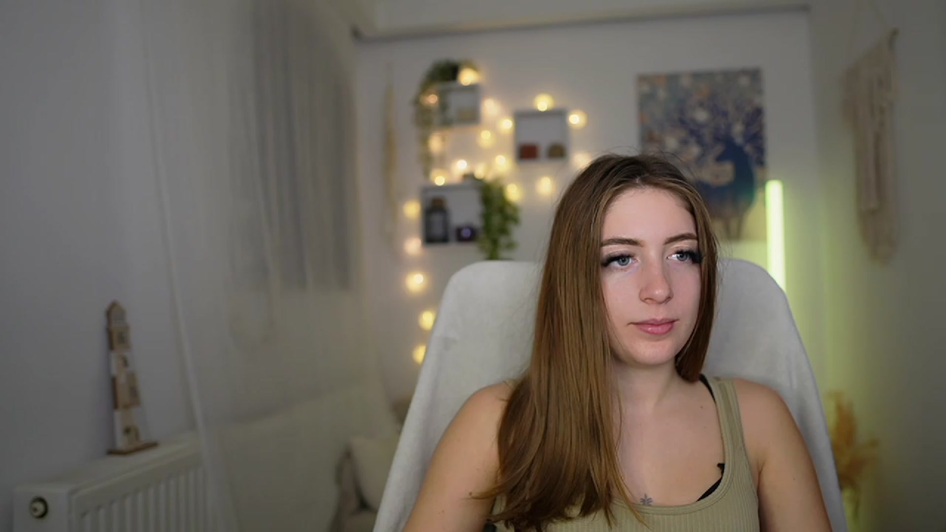 Gallery image thumbnail from Tina_Nappi18's myfreecams stream on, 11/29/2023, 18:34 image 16 of 20