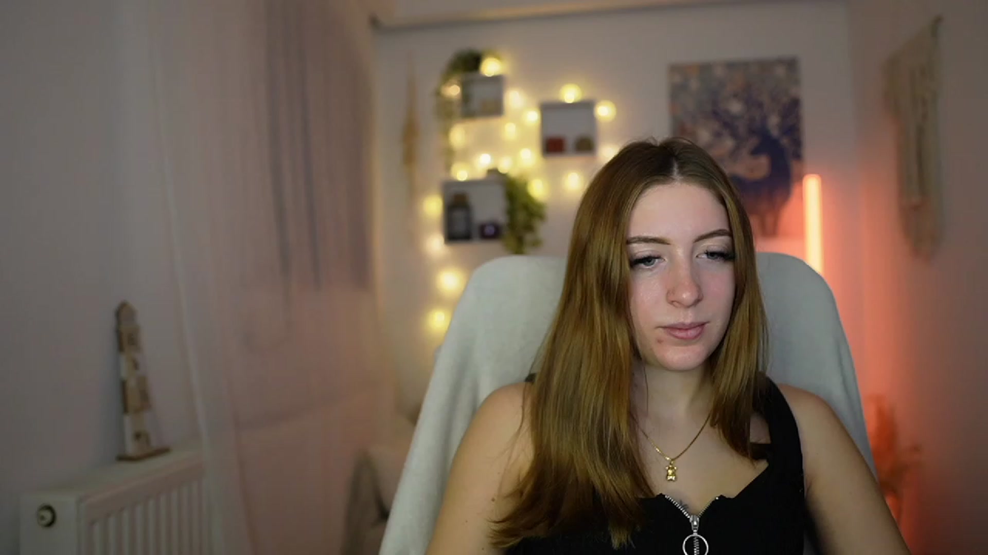 Gallery image thumbnail from Tina_Nappi18's myfreecams stream on, 12/01/2023, 14:39 image 14 of 20