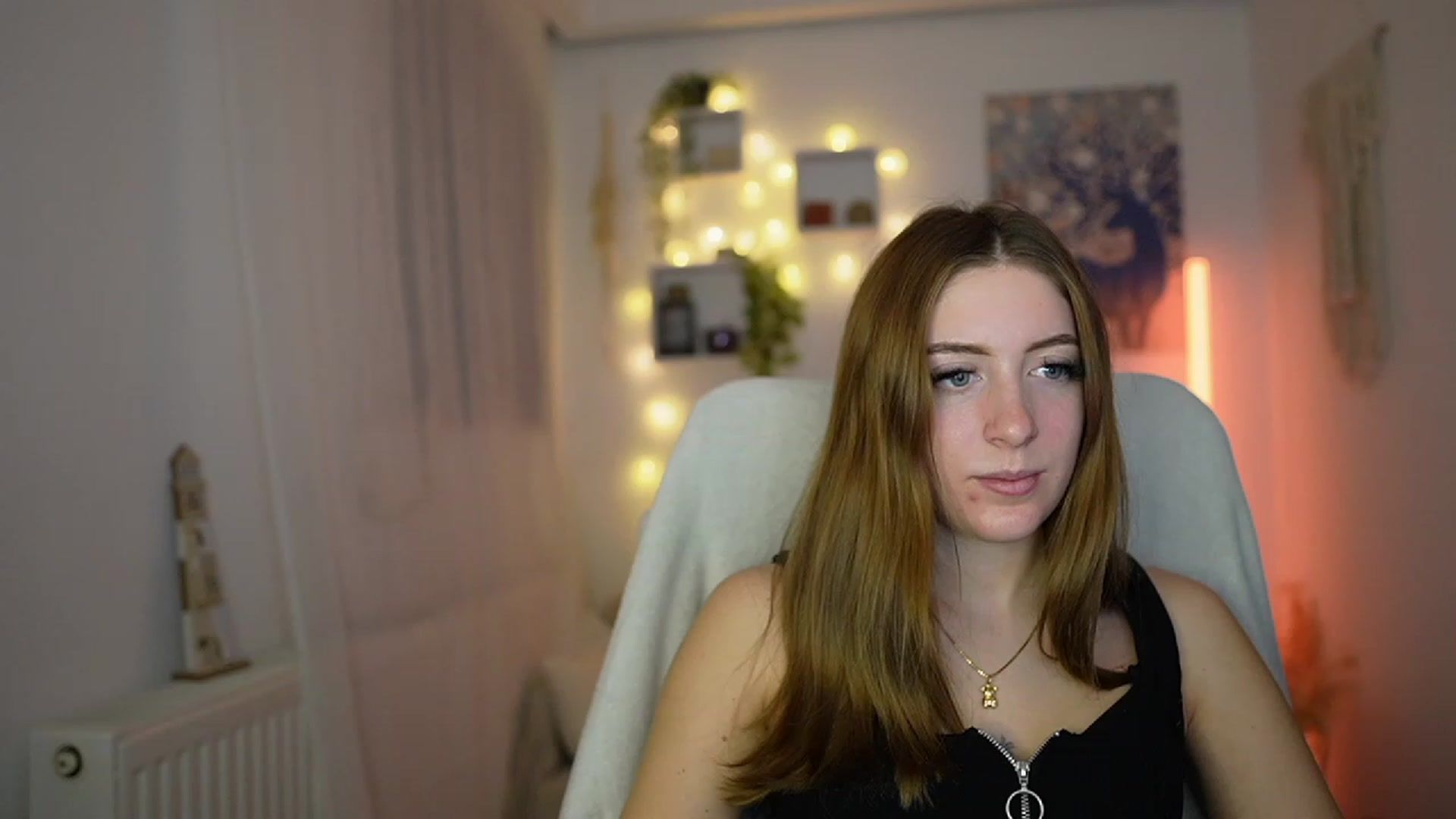 Gallery image thumbnail from Tina_Nappi18's myfreecams stream on, 12/01/2023, 14:39 image 15 of 20