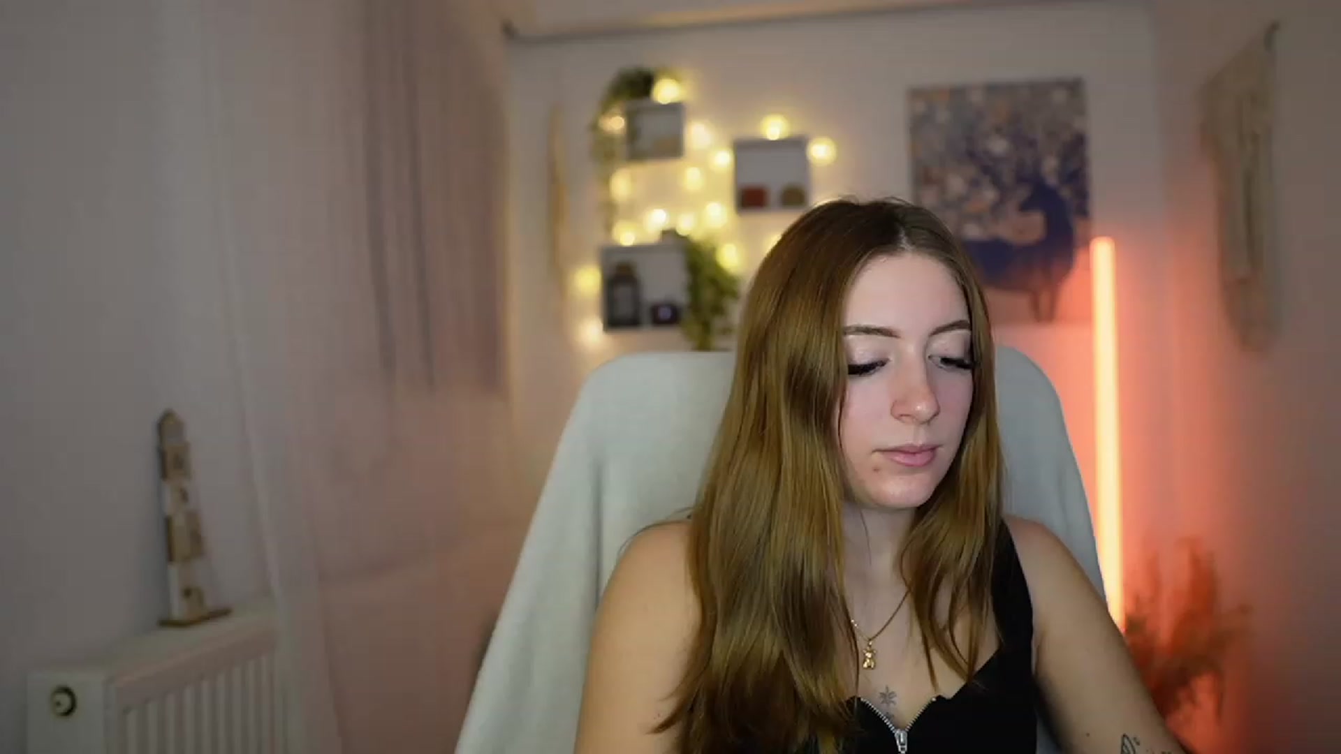 Gallery image thumbnail from Tina_Nappi18's myfreecams stream on, 12/01/2023, 15:14 image 10 of 20