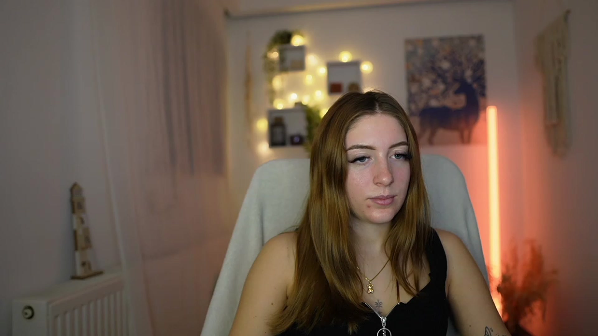 Gallery image thumbnail from Tina_Nappi18's myfreecams stream on, 12/01/2023, 15:14 image 12 of 20