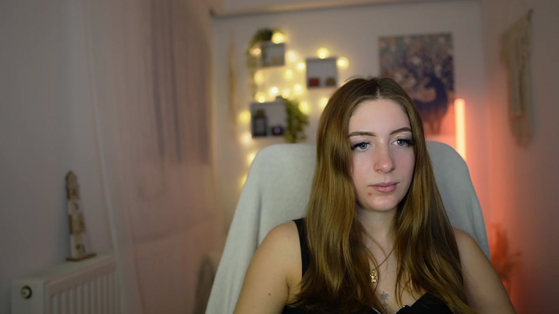 Gallery image thumbnail from Tina_Nappi18's myfreecams stream on, 12/01/2023, 16:11 image 6 of 20
