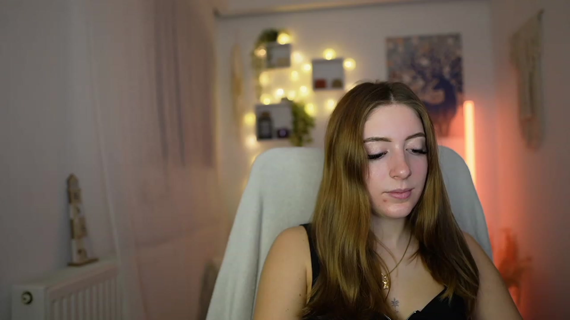 Gallery image thumbnail from Tina_Nappi18's myfreecams stream on, 12/01/2023, 16:11 image 17 of 20
