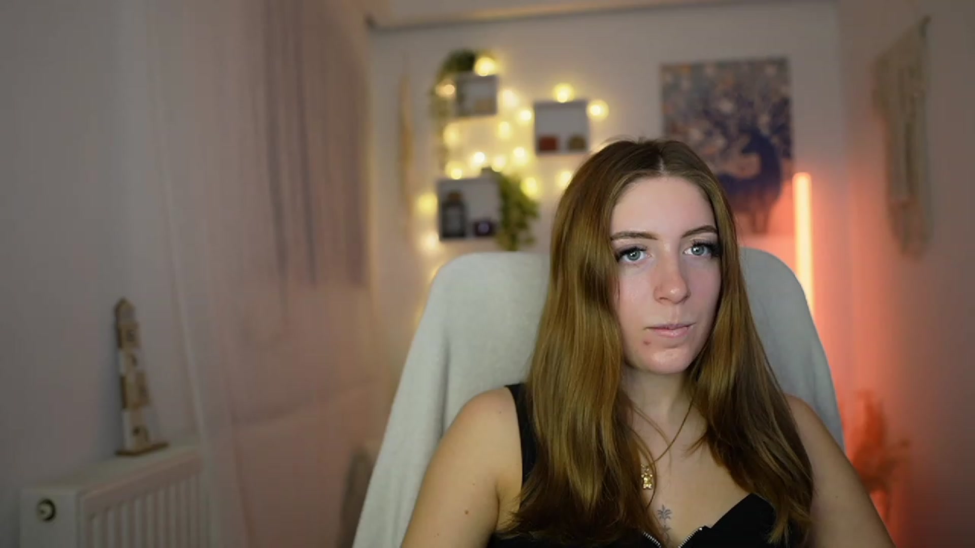 Gallery image thumbnail from Tina_Nappi18's myfreecams stream on, 12/01/2023, 16:11 image 18 of 20