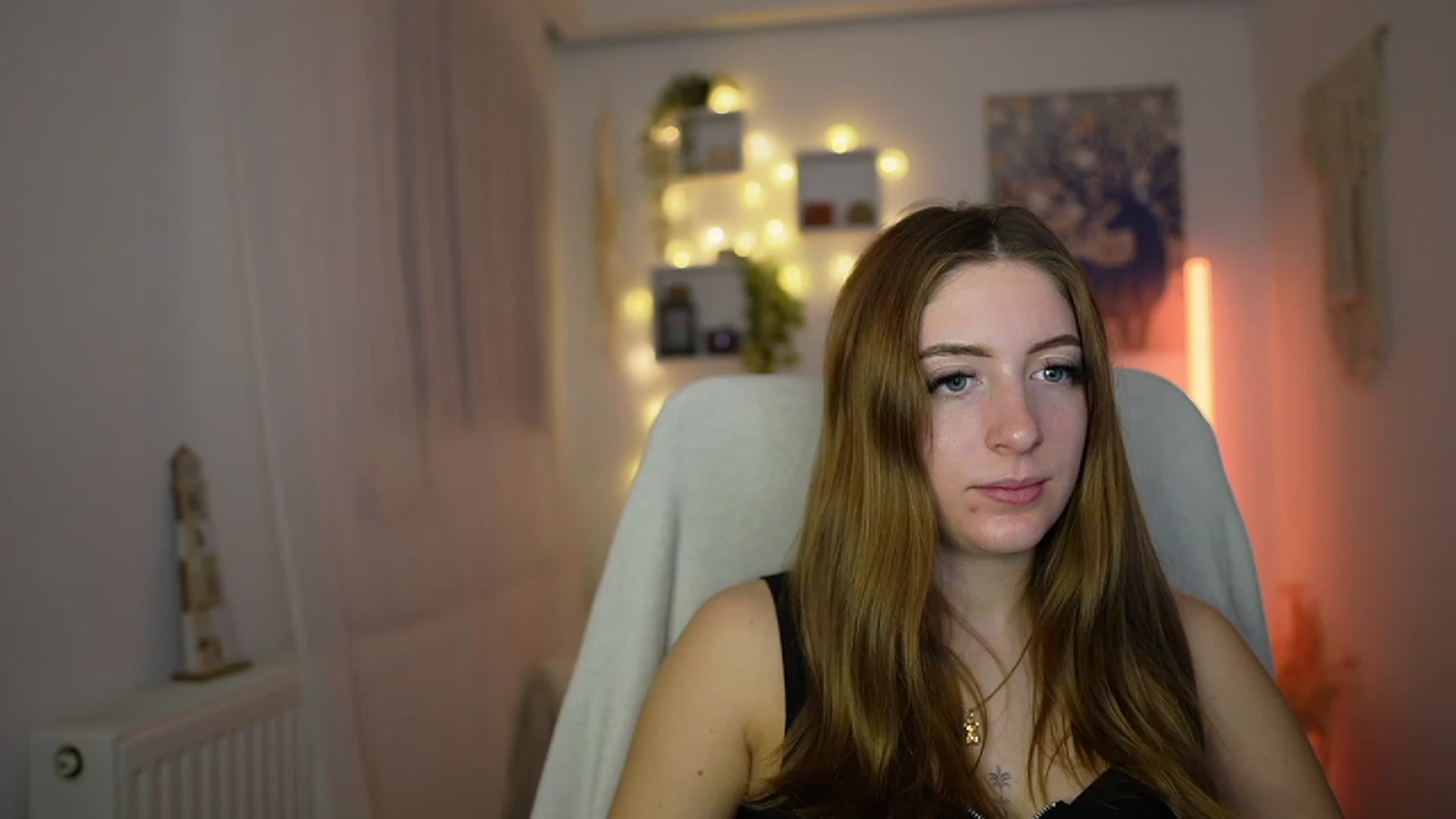 Gallery image thumbnail from Tina_Nappi18's myfreecams stream on, 12/01/2023, 16:11 image 12 of 20