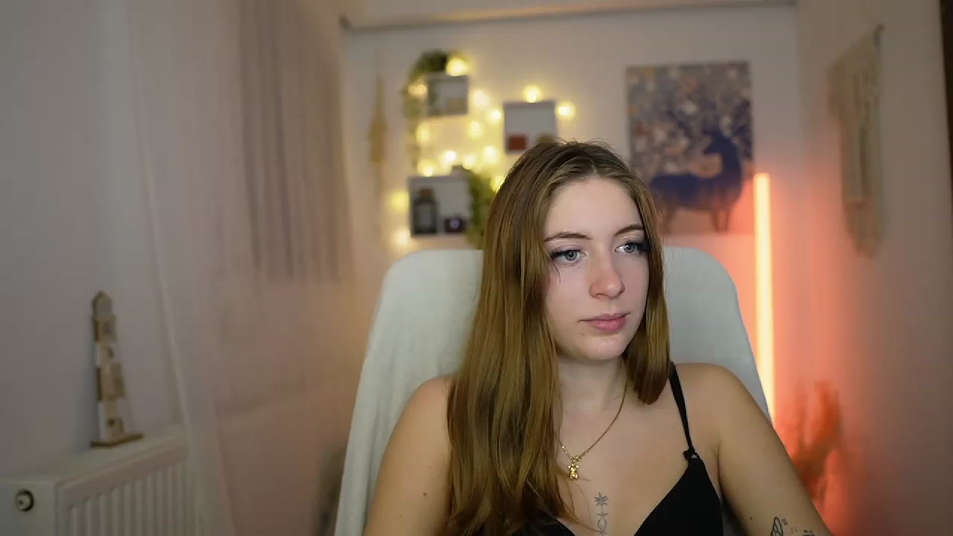 Gallery image thumbnail from Tina_Nappi18's myfreecams stream on, 12/04/2023, 18:47 image 14 of 20