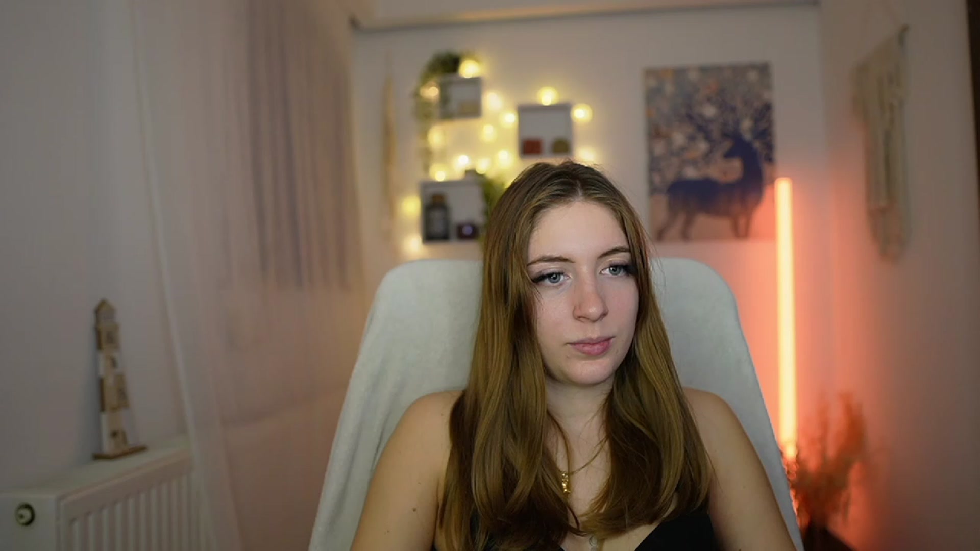 Gallery image thumbnail from Tina_Nappi18's myfreecams stream on, 12/04/2023, 18:47 image 9 of 20