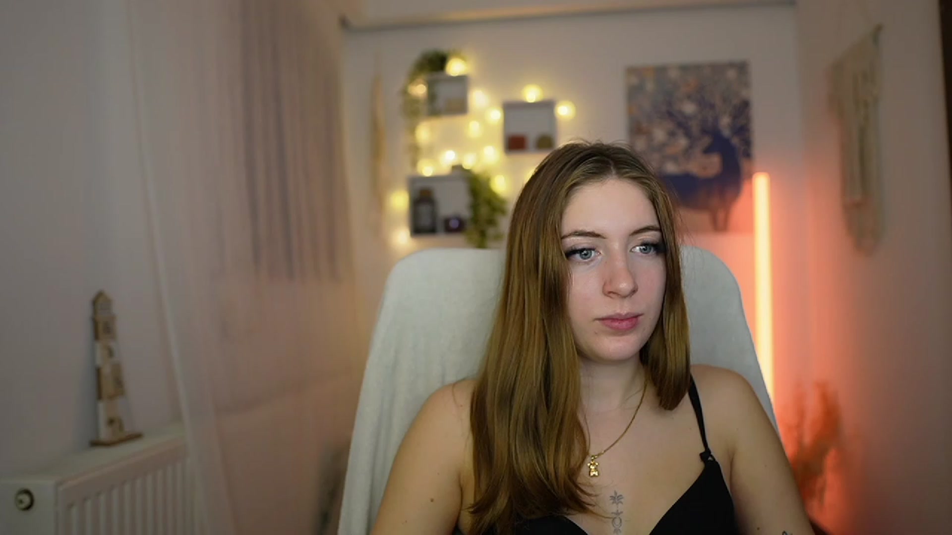 Gallery image thumbnail from Tina_Nappi18's myfreecams stream on, 12/04/2023, 18:47 image 16 of 20