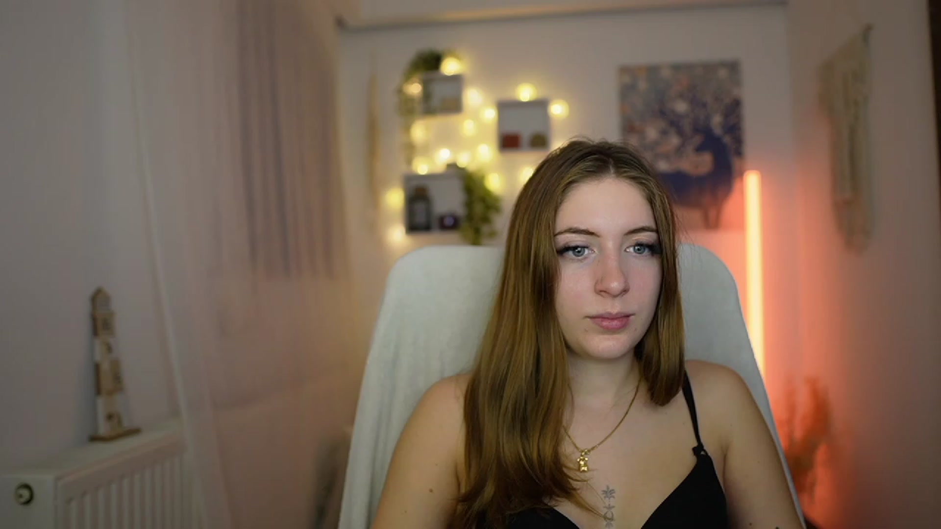 Gallery image thumbnail from Tina_Nappi18's myfreecams stream on, 12/04/2023, 18:47 image 15 of 20