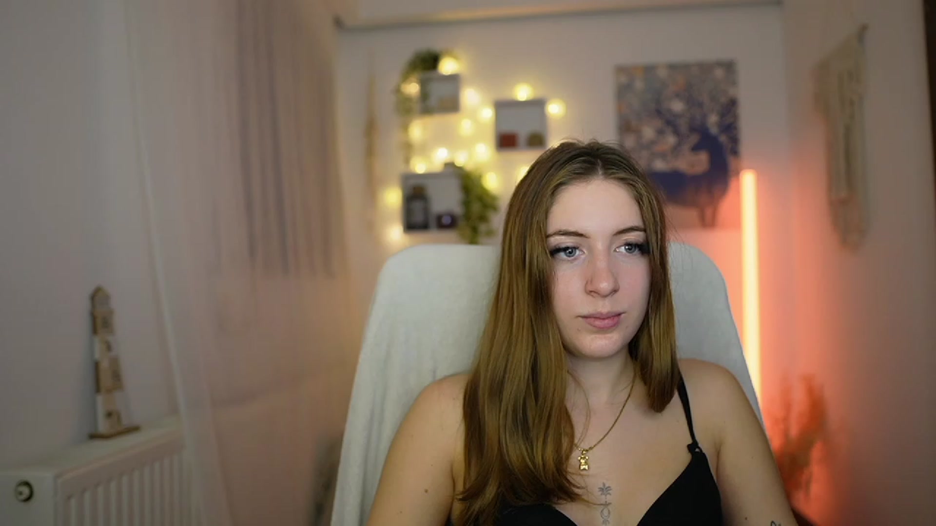 Gallery image thumbnail from Tina_Nappi18's myfreecams stream on, 12/04/2023, 18:47 image 18 of 20