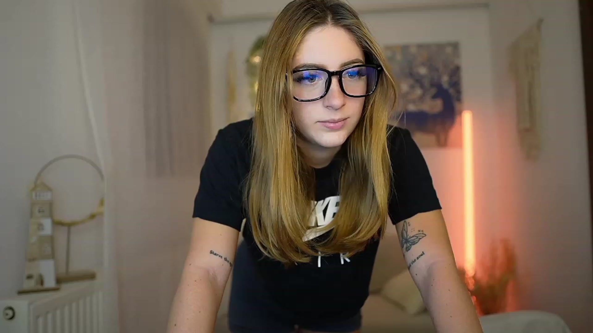 Gallery image thumbnail from Tina_Nappi18's myfreecams stream on, 12/20/2023, 16:14 image 2 of 20