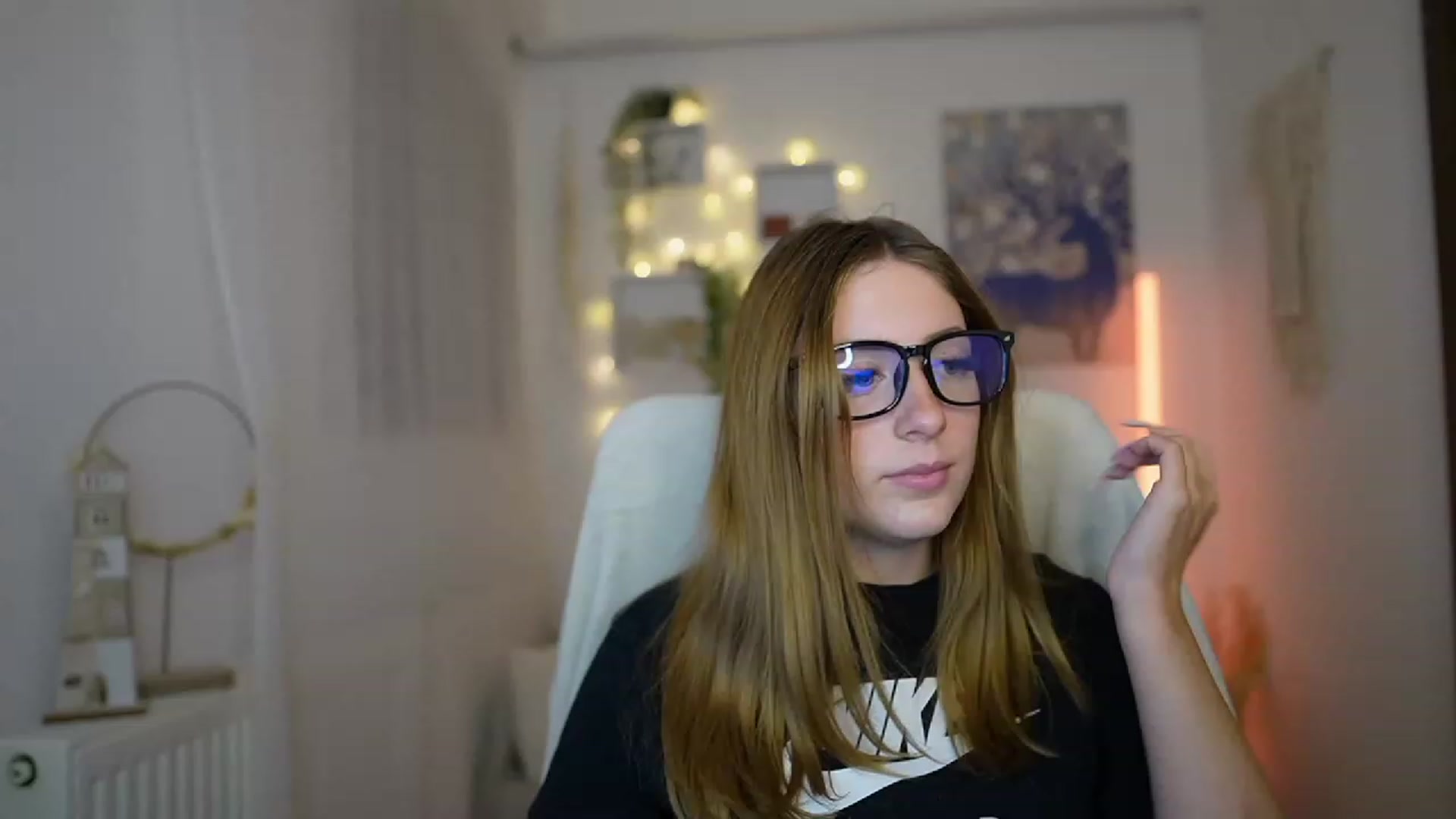 Gallery image thumbnail from Tina_Nappi18's myfreecams stream on, 12/20/2023, 16:14 image 8 of 20