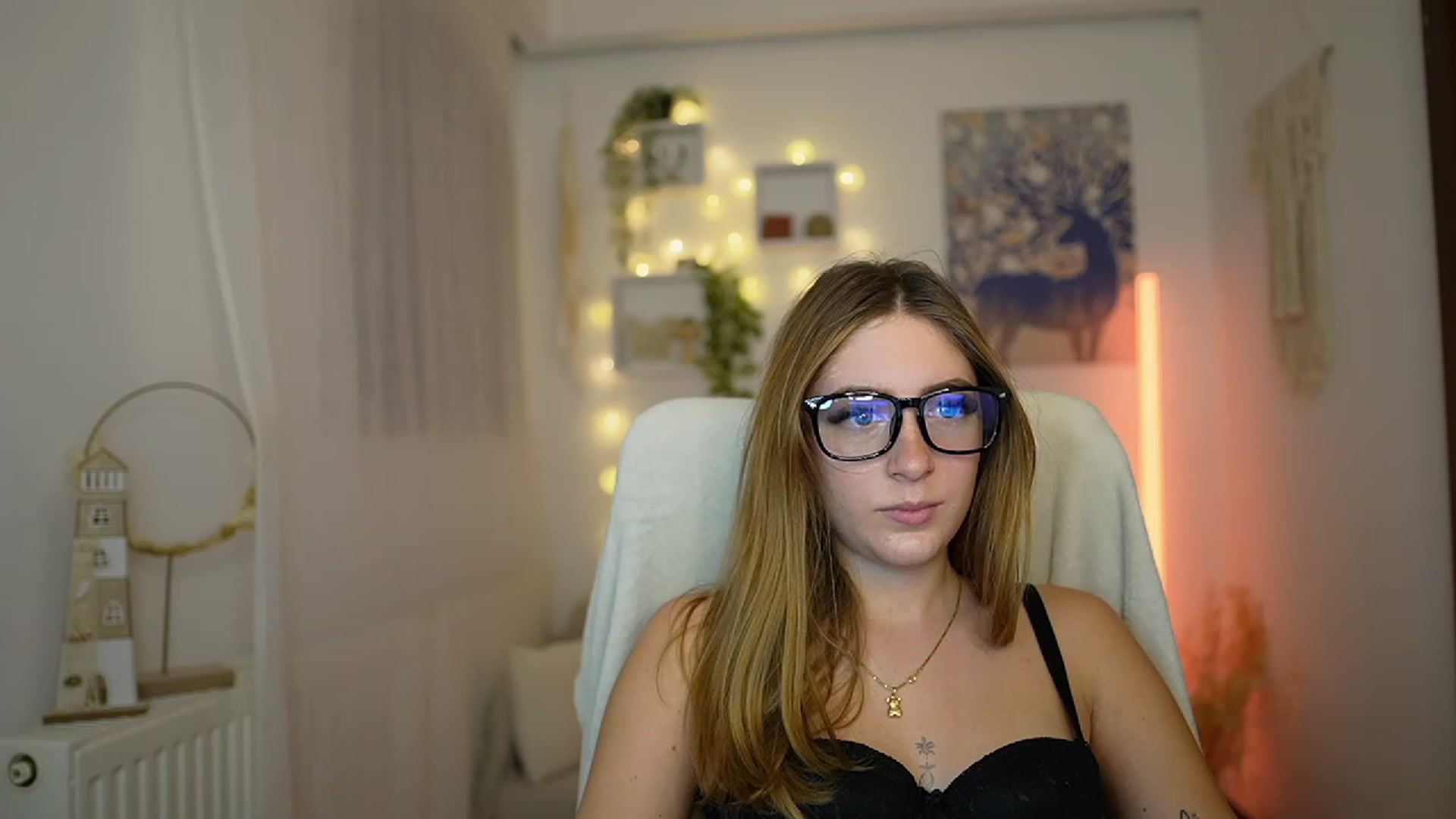 Gallery image thumbnail from Tina_Nappi18's myfreecams stream on, 12/20/2023, 16:14 image 20 of 20