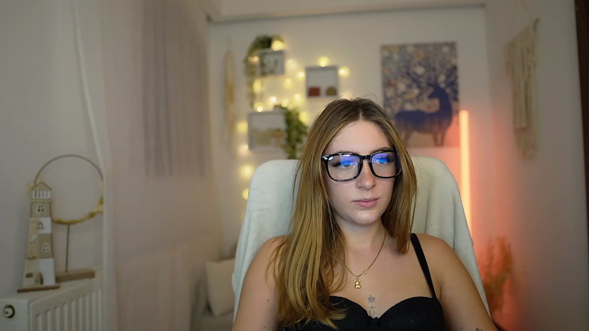 Gallery image thumbnail from Tina_Nappi18's myfreecams stream on, 12/20/2023, 16:14 image 15 of 20