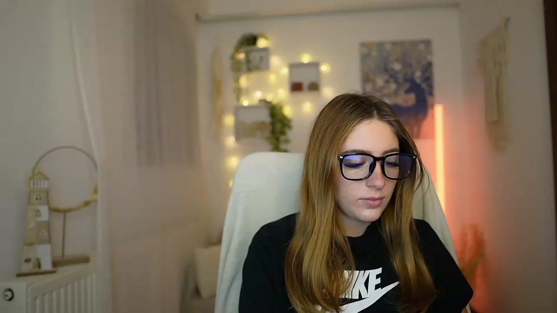 Gallery image thumbnail from Tina_Nappi18's myfreecams stream on, 12/20/2023, 16:14 image 1 of 20