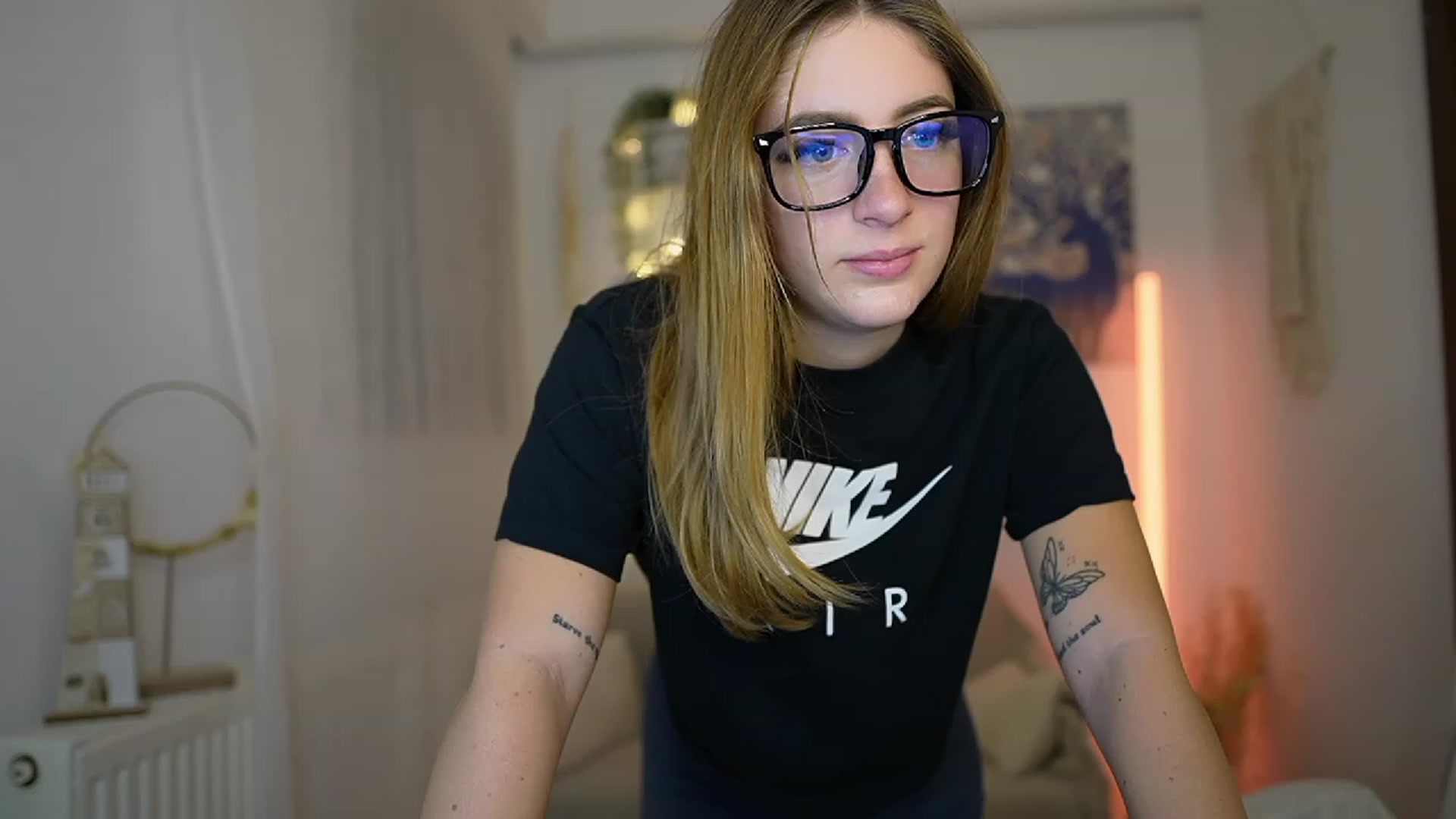 Gallery image thumbnail from Tina_Nappi18's myfreecams stream on, 12/20/2023, 18:41 image 13 of 20