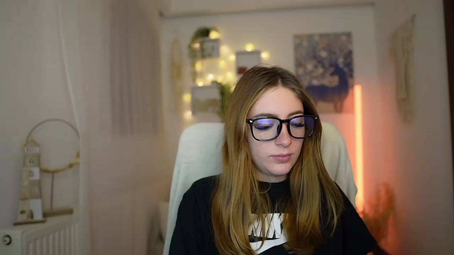 Gallery image thumbnail from Tina_Nappi18's myfreecams stream on, 12/20/2023, 18:41 image 1 of 20