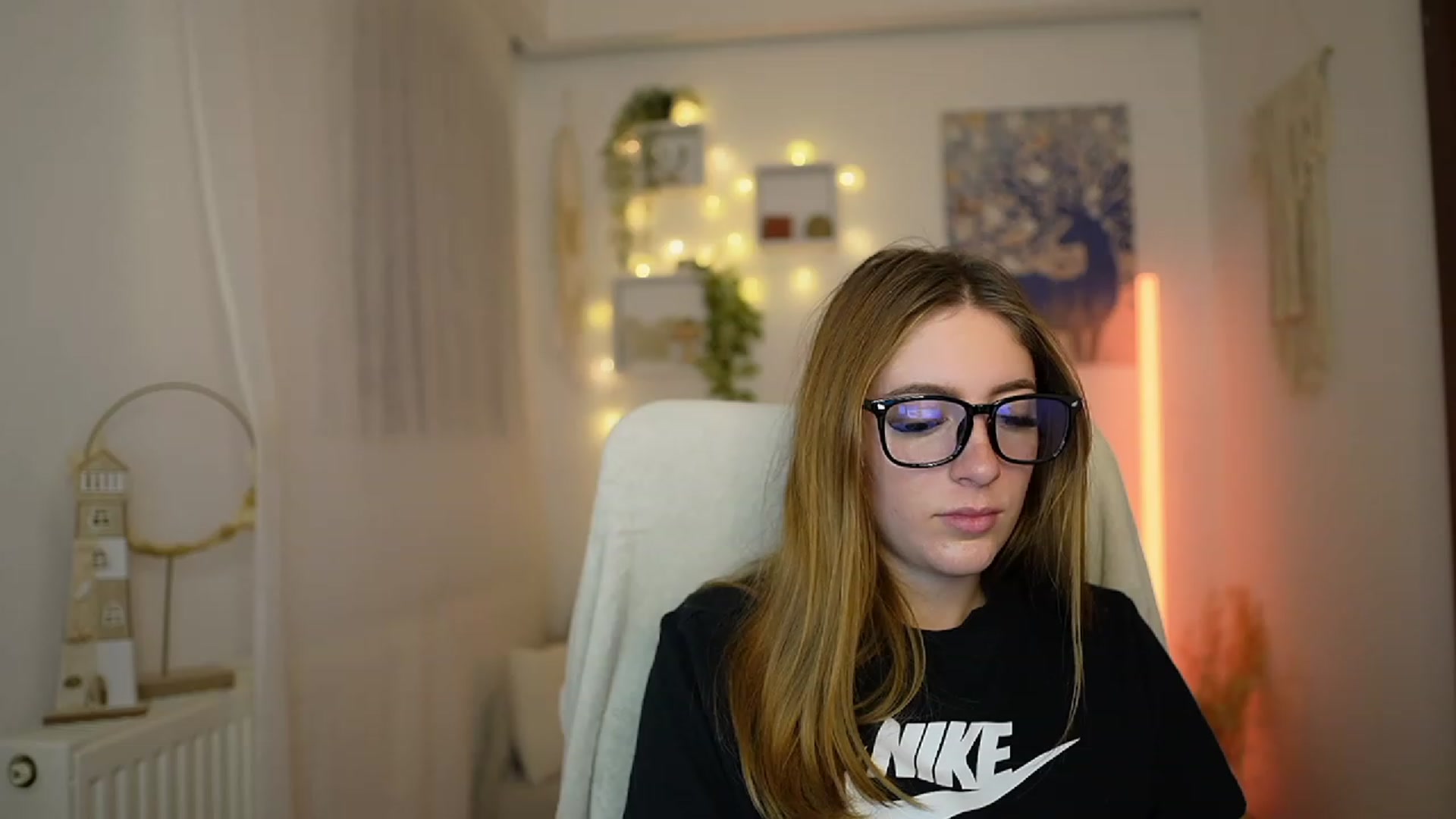 Gallery image thumbnail from Tina_Nappi18's myfreecams stream on, 12/20/2023, 18:41 image 16 of 20