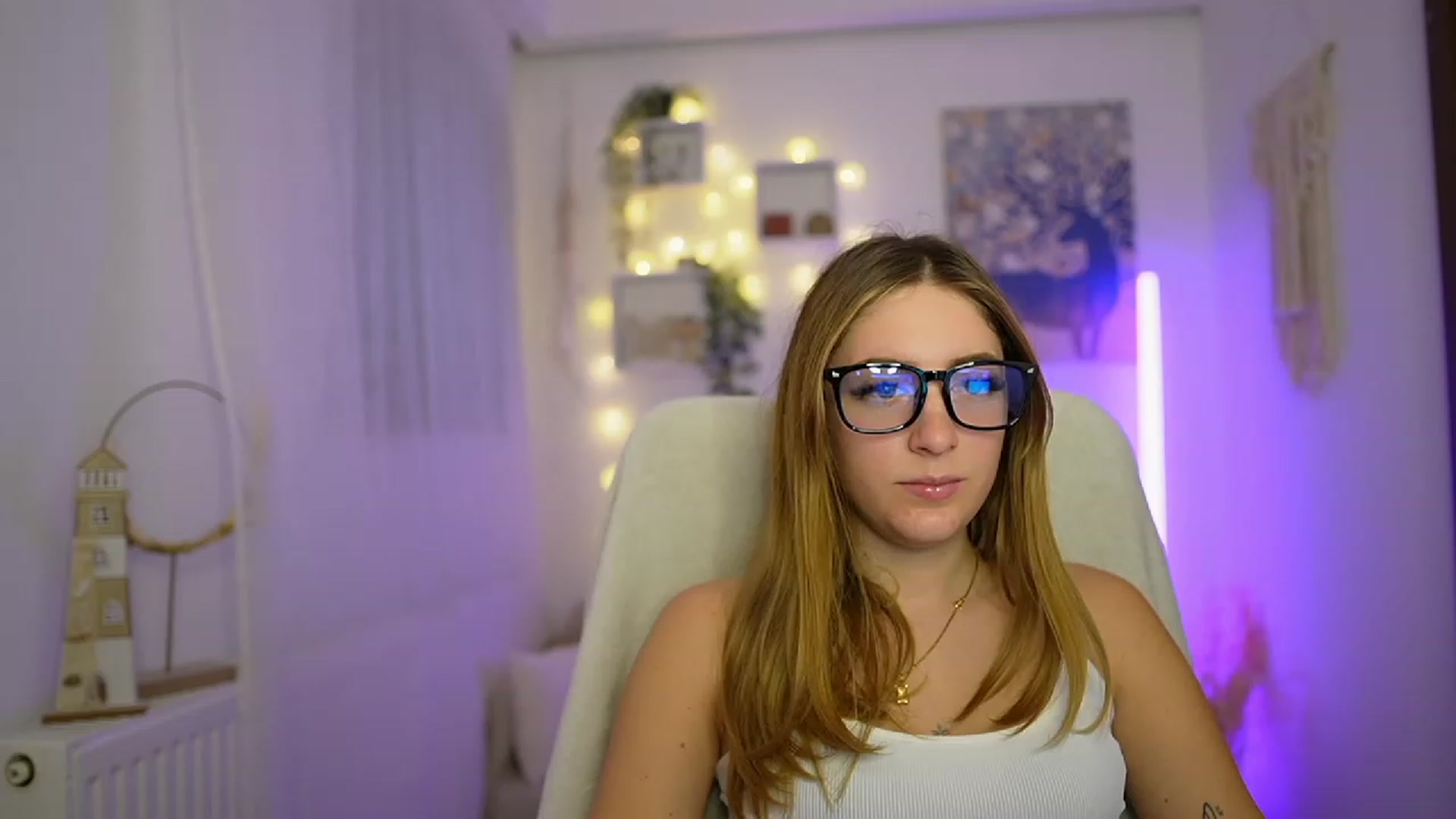 Gallery image thumbnail from Tina_Nappi18's myfreecams stream on, 12/21/2023, 14:29 image 11 of 20