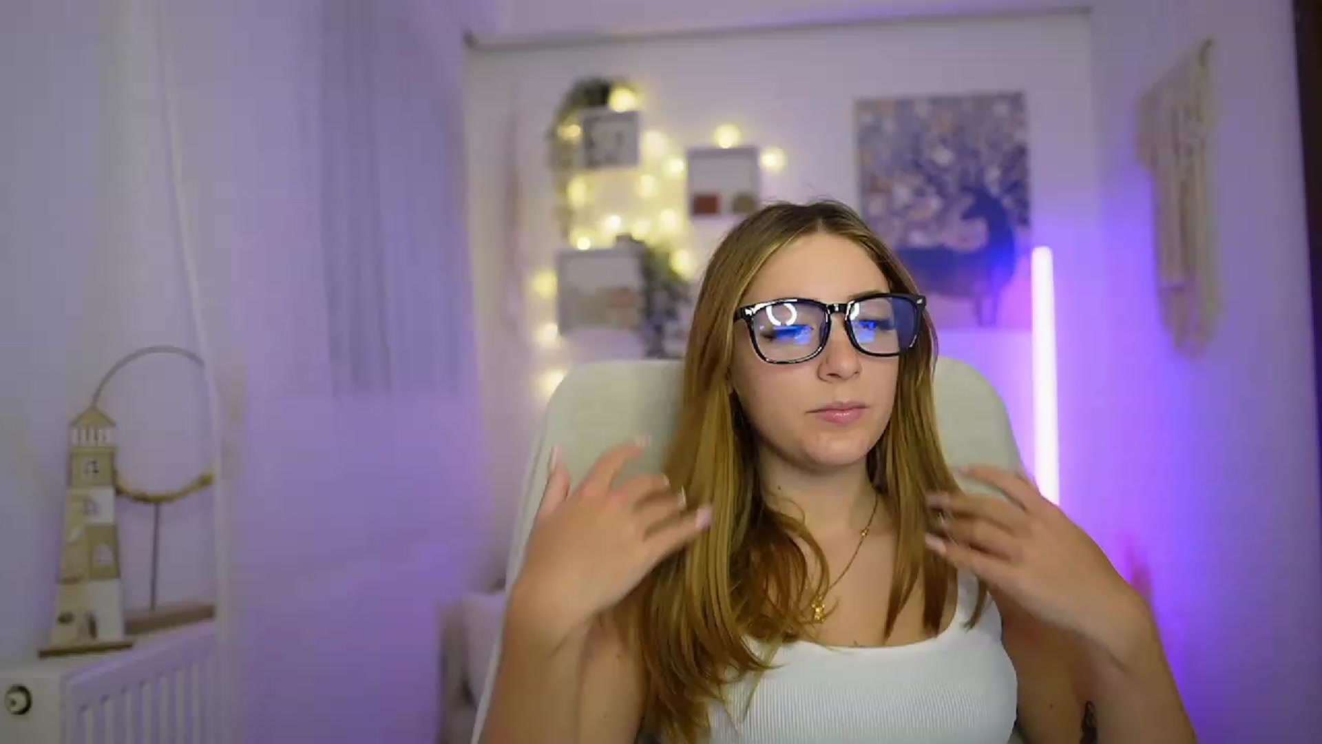 Gallery image thumbnail from Tina_Nappi18's myfreecams stream on, 12/21/2023, 14:29 image 10 of 20