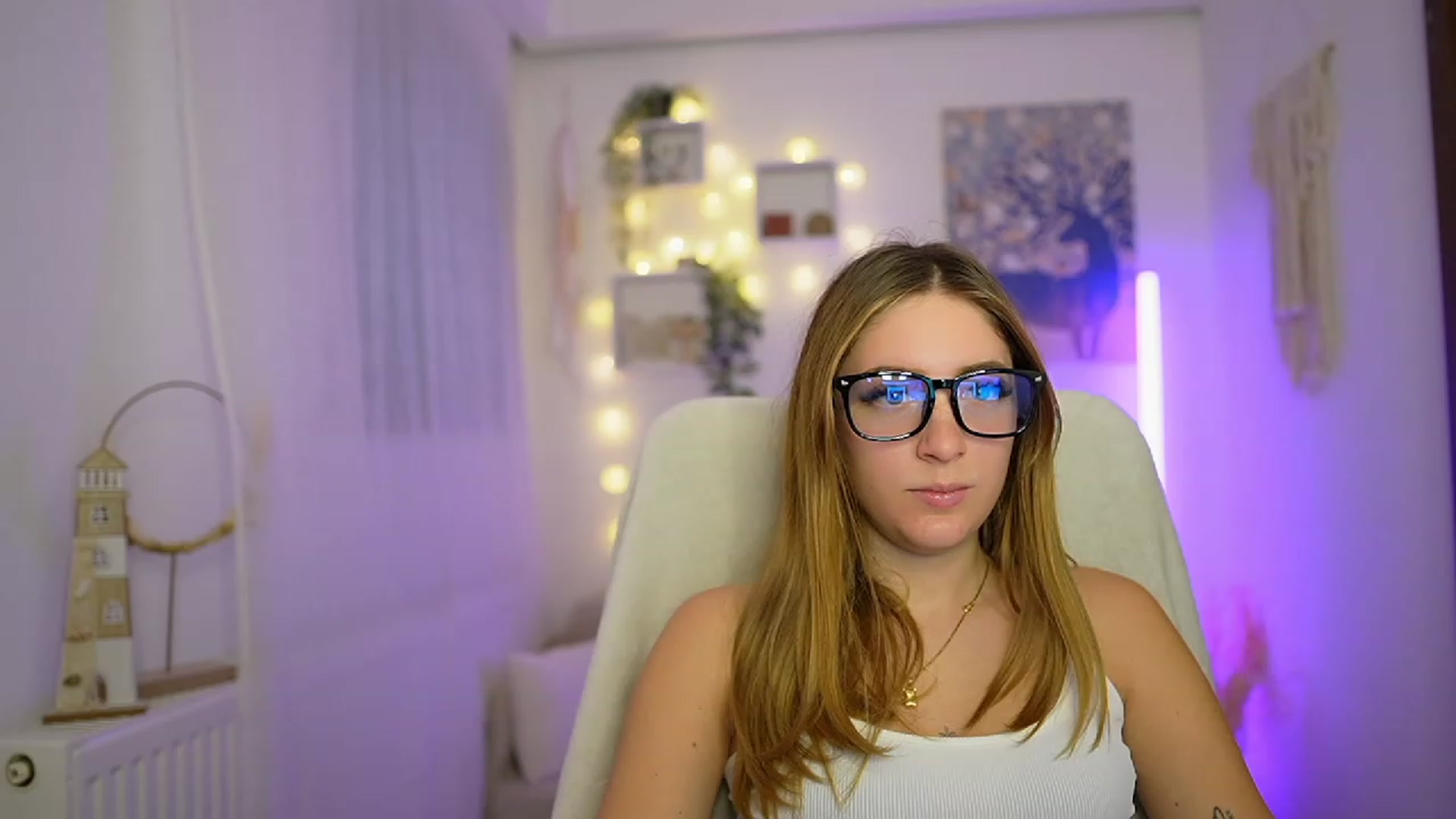 Gallery image thumbnail from Tina_Nappi18's myfreecams stream on, 12/21/2023, 14:29 image 12 of 20