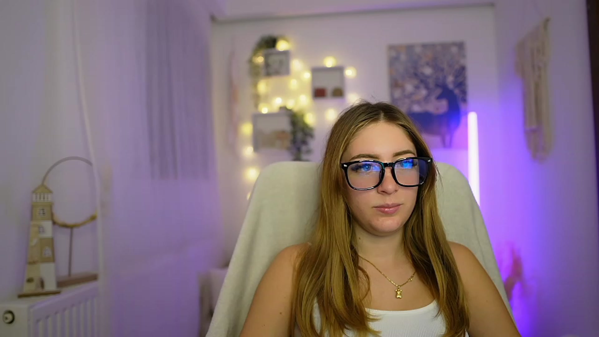 Gallery image thumbnail from Tina_Nappi18's myfreecams stream on, 12/21/2023, 15:18 image 7 of 20