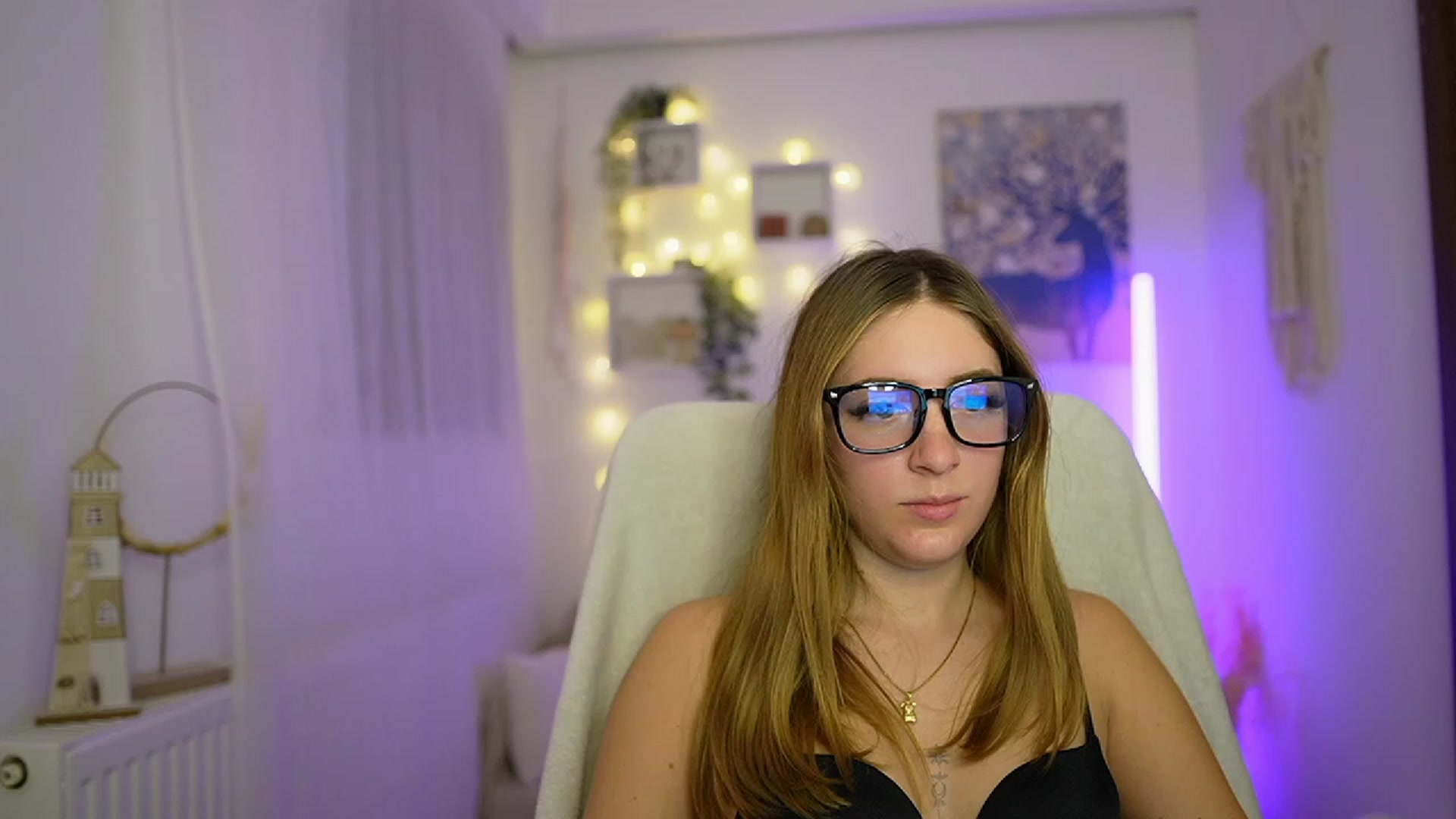 Gallery image thumbnail from Tina_Nappi18's myfreecams stream on, 12/21/2023, 16:01 image 12 of 20