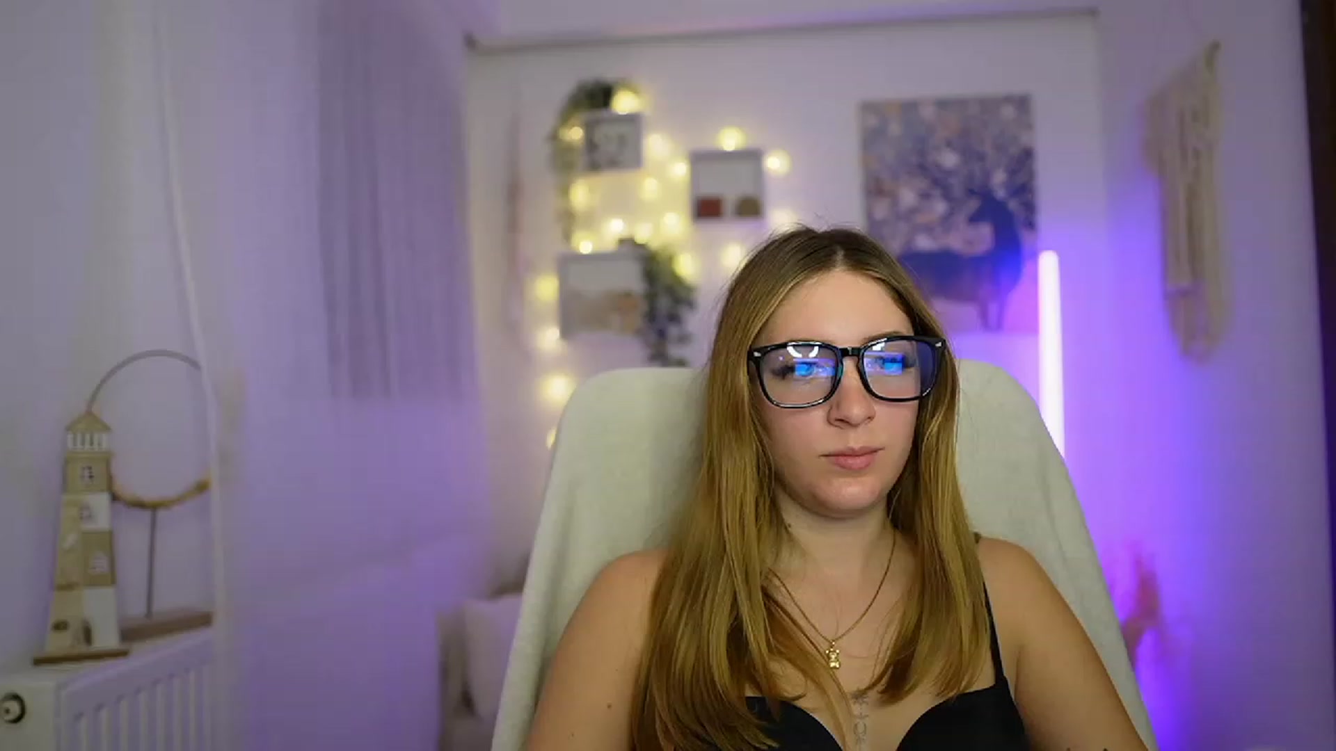 Gallery image thumbnail from Tina_Nappi18's myfreecams stream on, 12/21/2023, 16:01 image 14 of 20