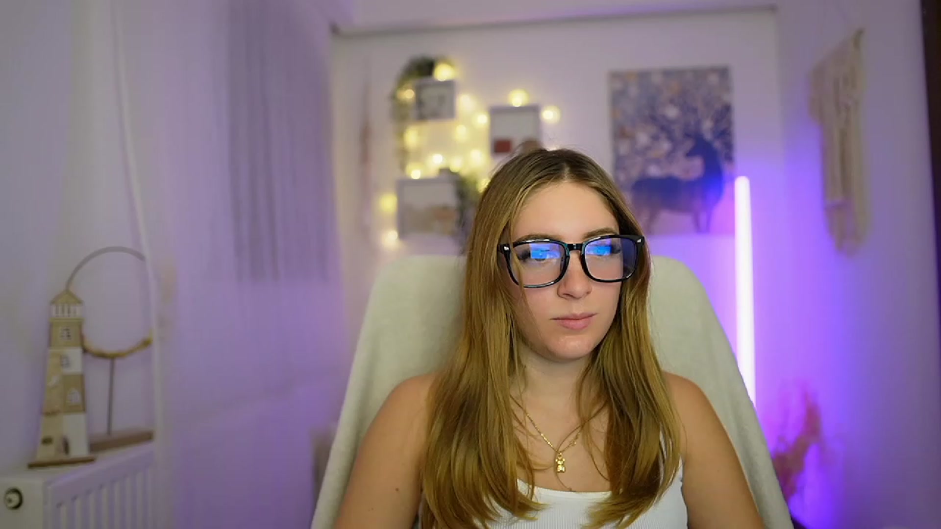 Gallery image thumbnail from Tina_Nappi18's myfreecams stream on, 12/21/2023, 16:01 image 7 of 20
