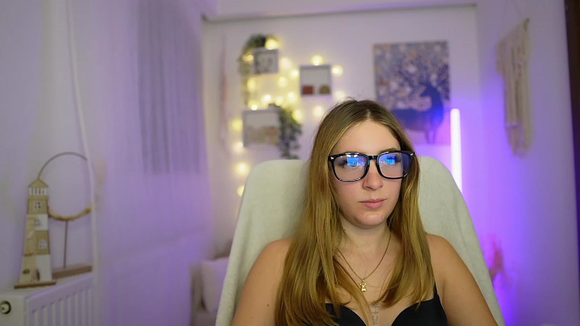 Gallery image thumbnail from Tina_Nappi18's myfreecams stream on, 12/21/2023, 16:01 image 13 of 20