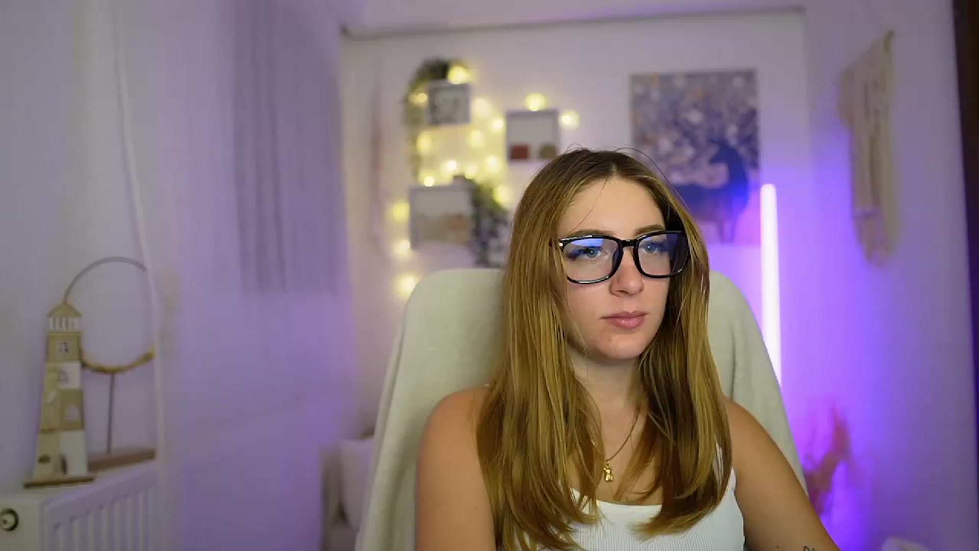 Gallery image thumbnail from Tina_Nappi18's myfreecams stream on, 12/21/2023, 17:41 image 1 of 20