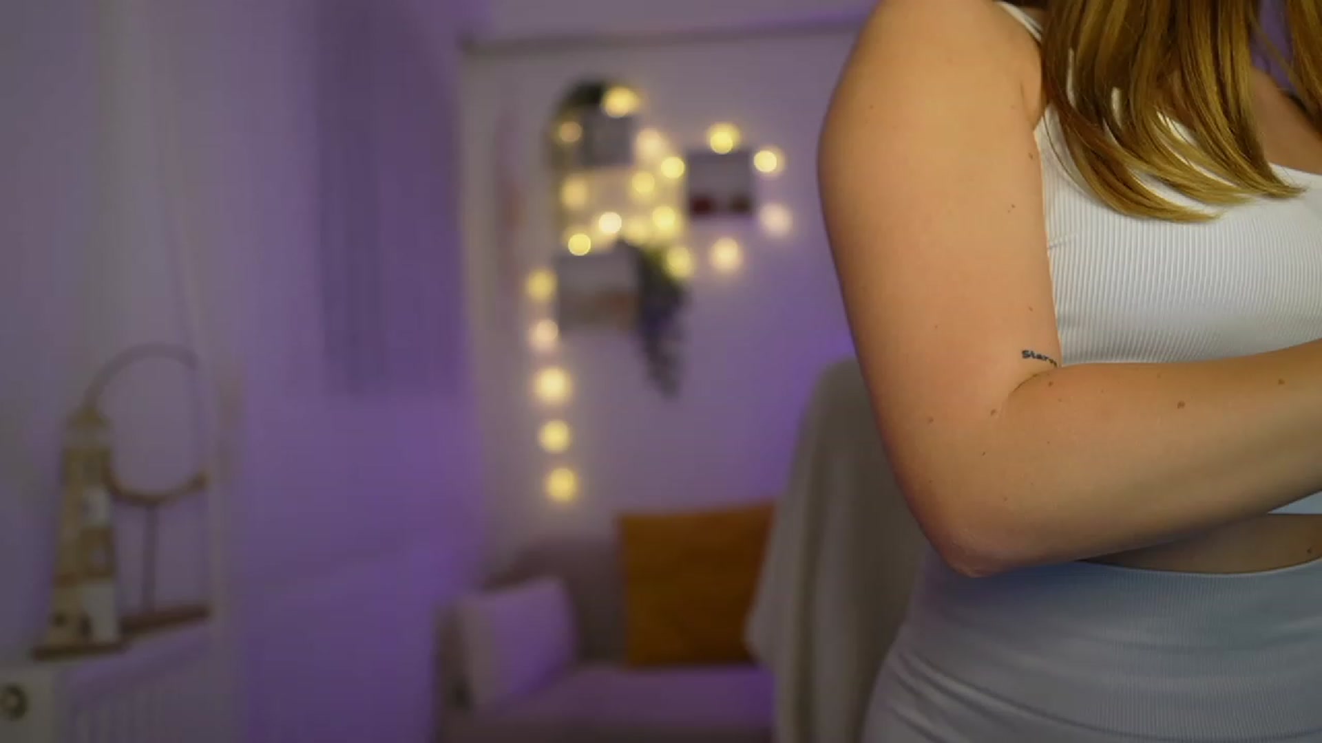 Gallery image thumbnail from Tina_Nappi18's myfreecams stream on, 12/21/2023, 17:41 image 20 of 20
